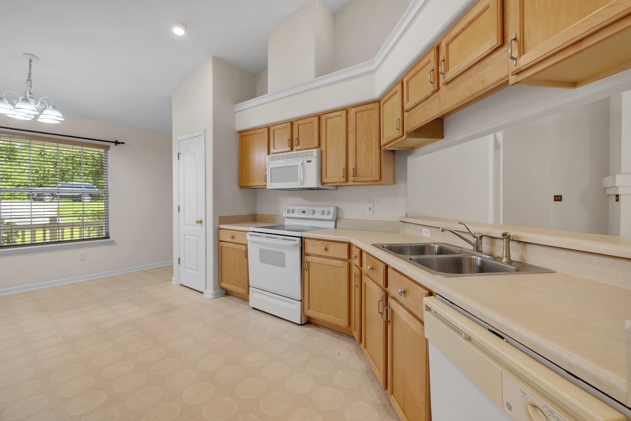 2801 Topaz Way