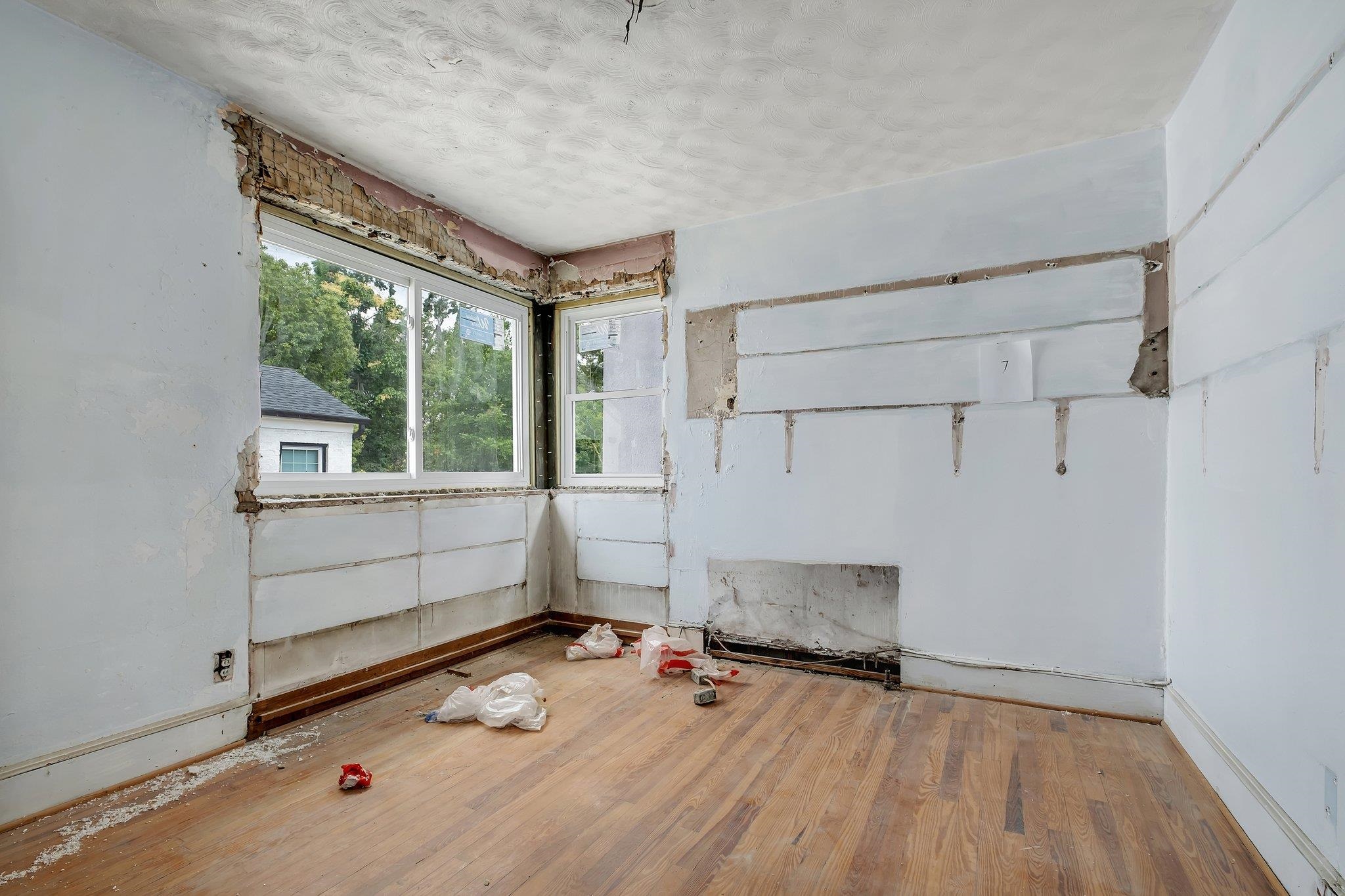111 Young Street Unit: 14