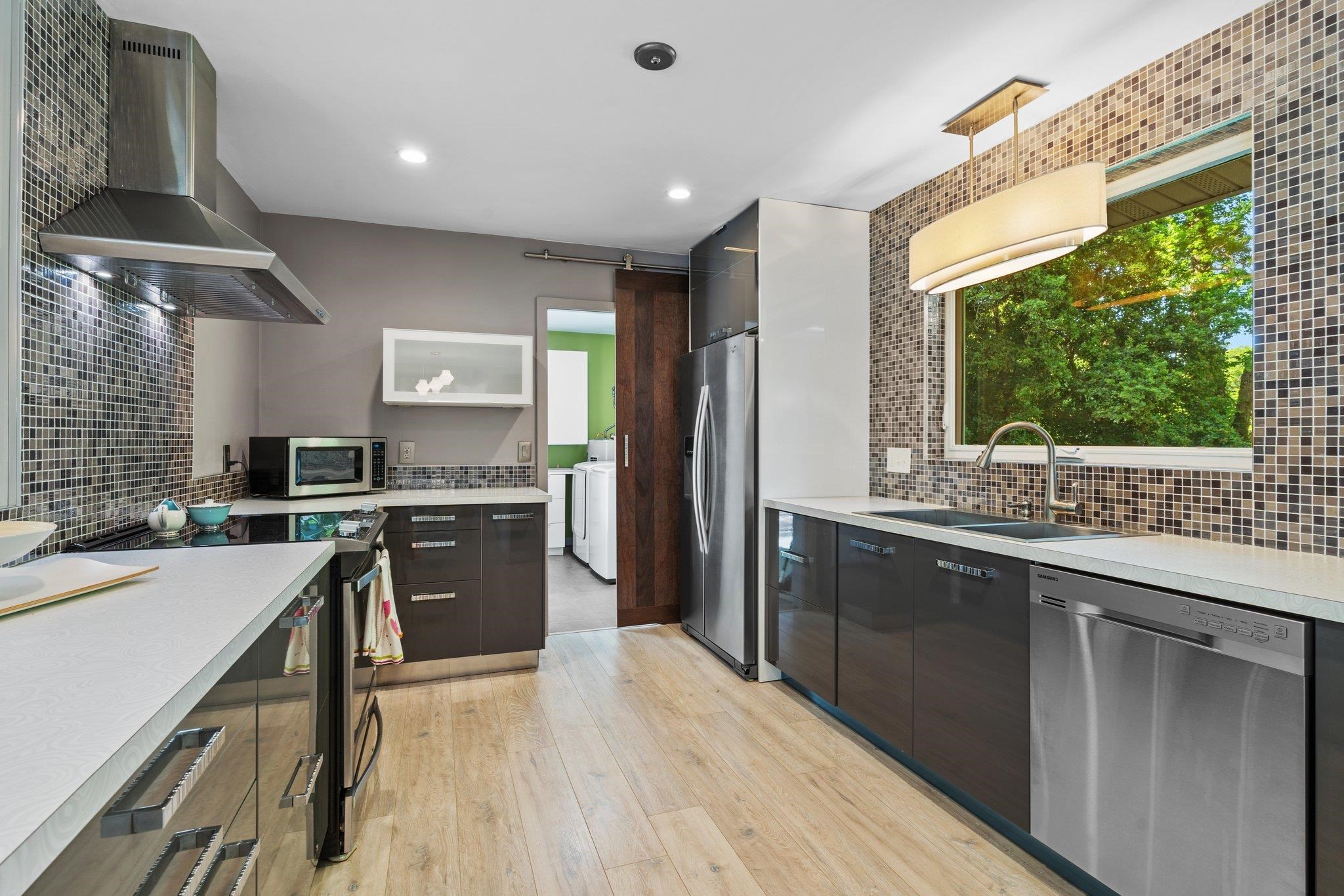 1906 Skyland Drive