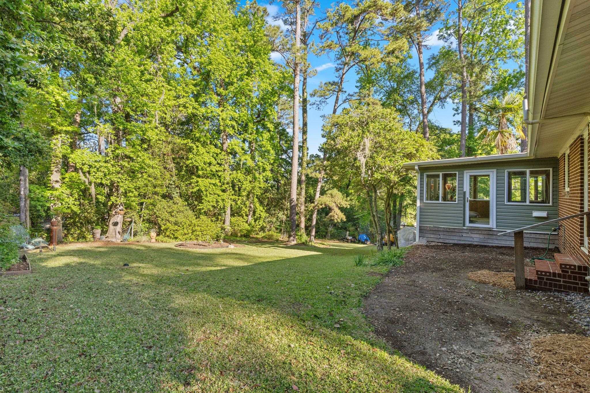 1906 Skyland Drive