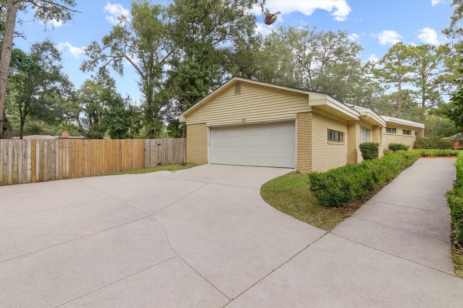 2506 Sir Williams Street