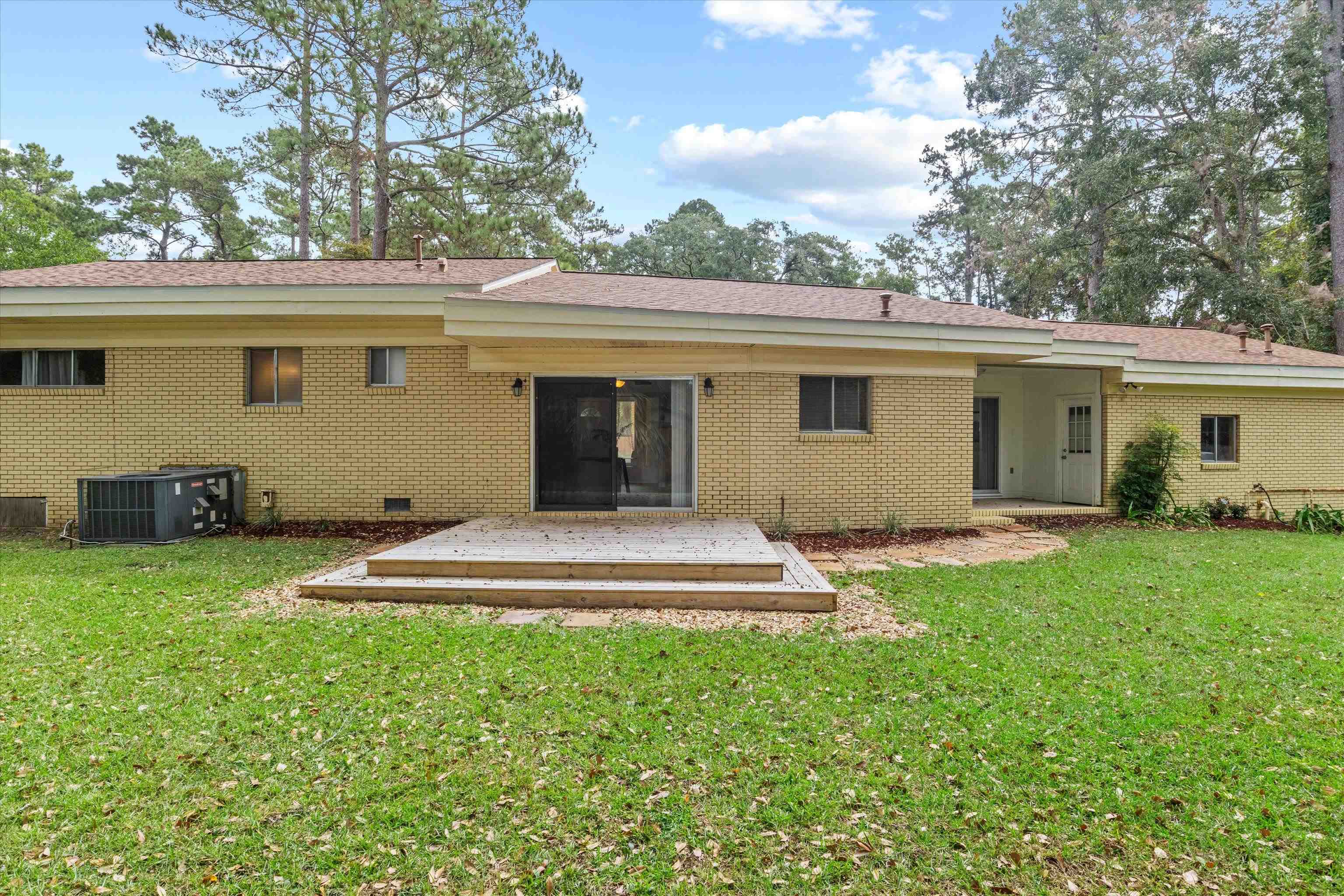 2506 Sir Williams Street