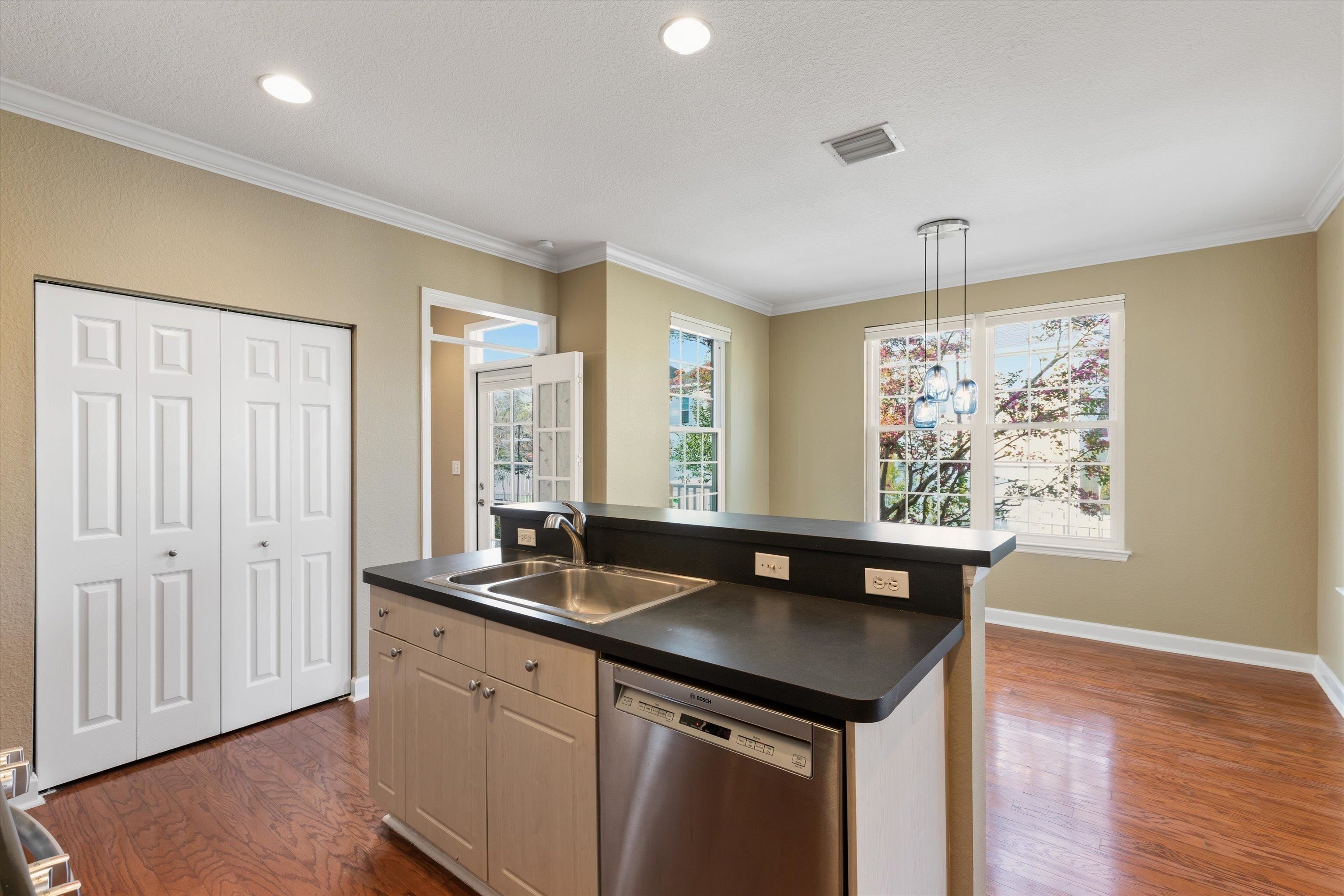 4000 Colleton Court