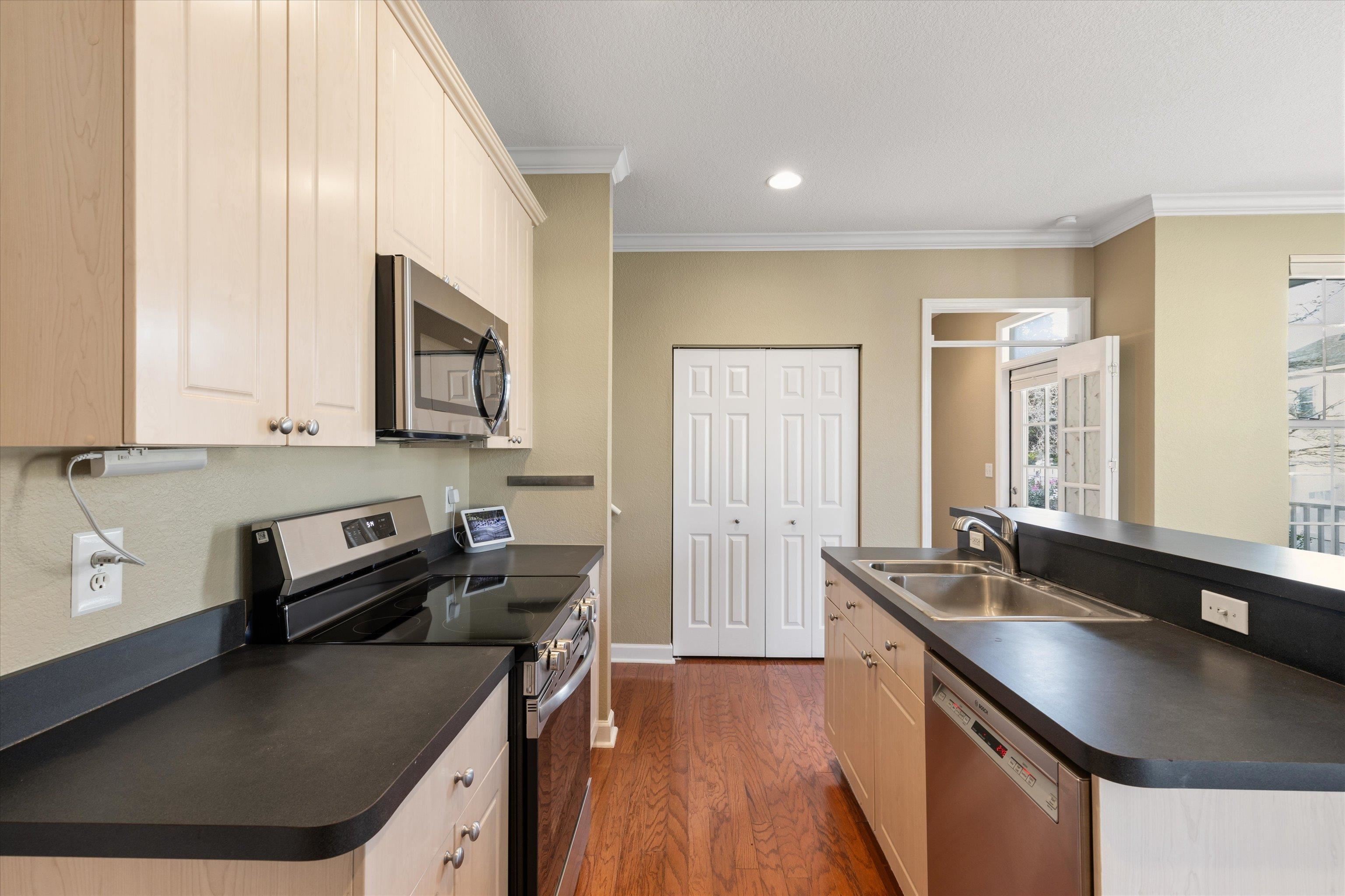 4000 Colleton Court