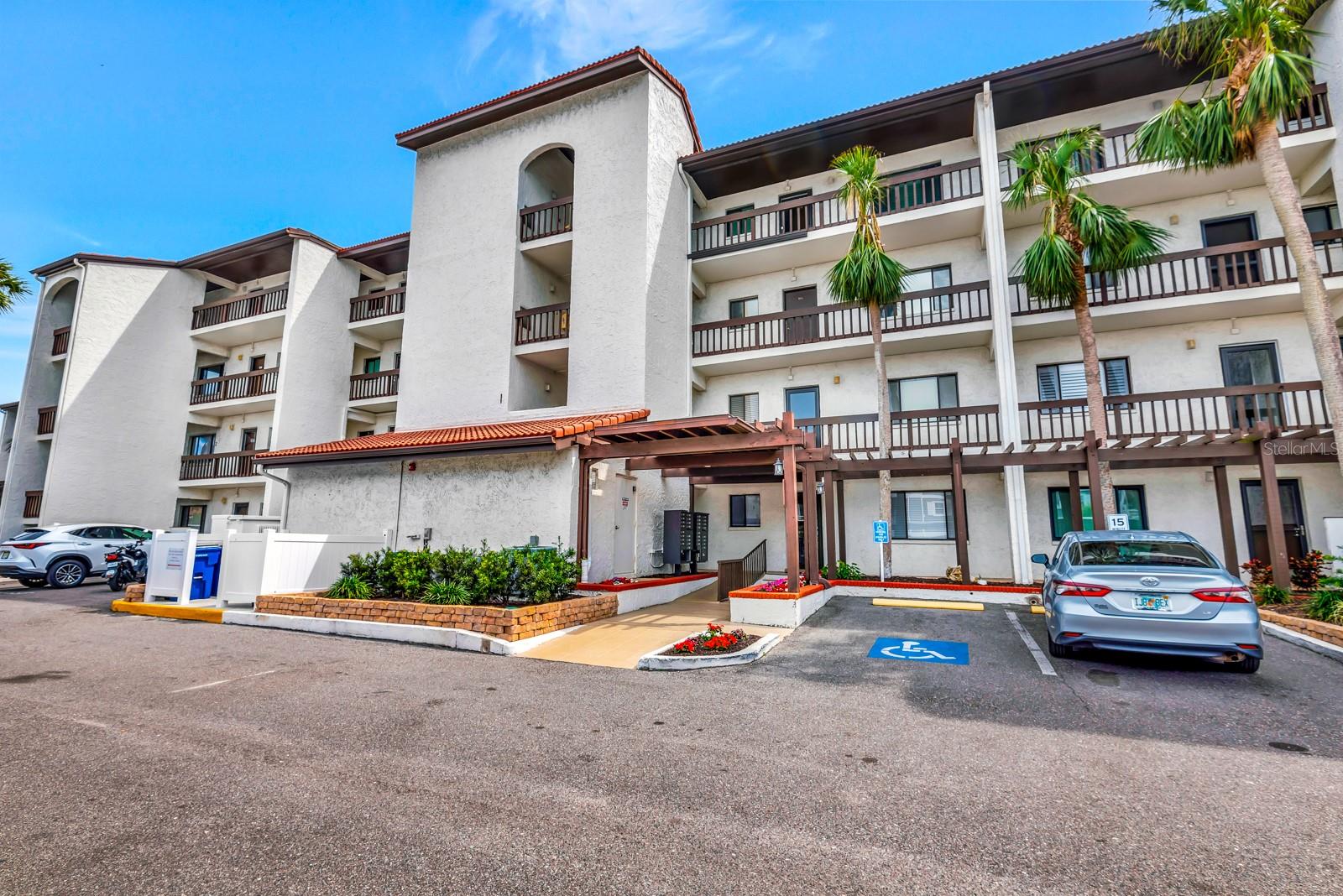 1602 STICKNEY POINT RD #404