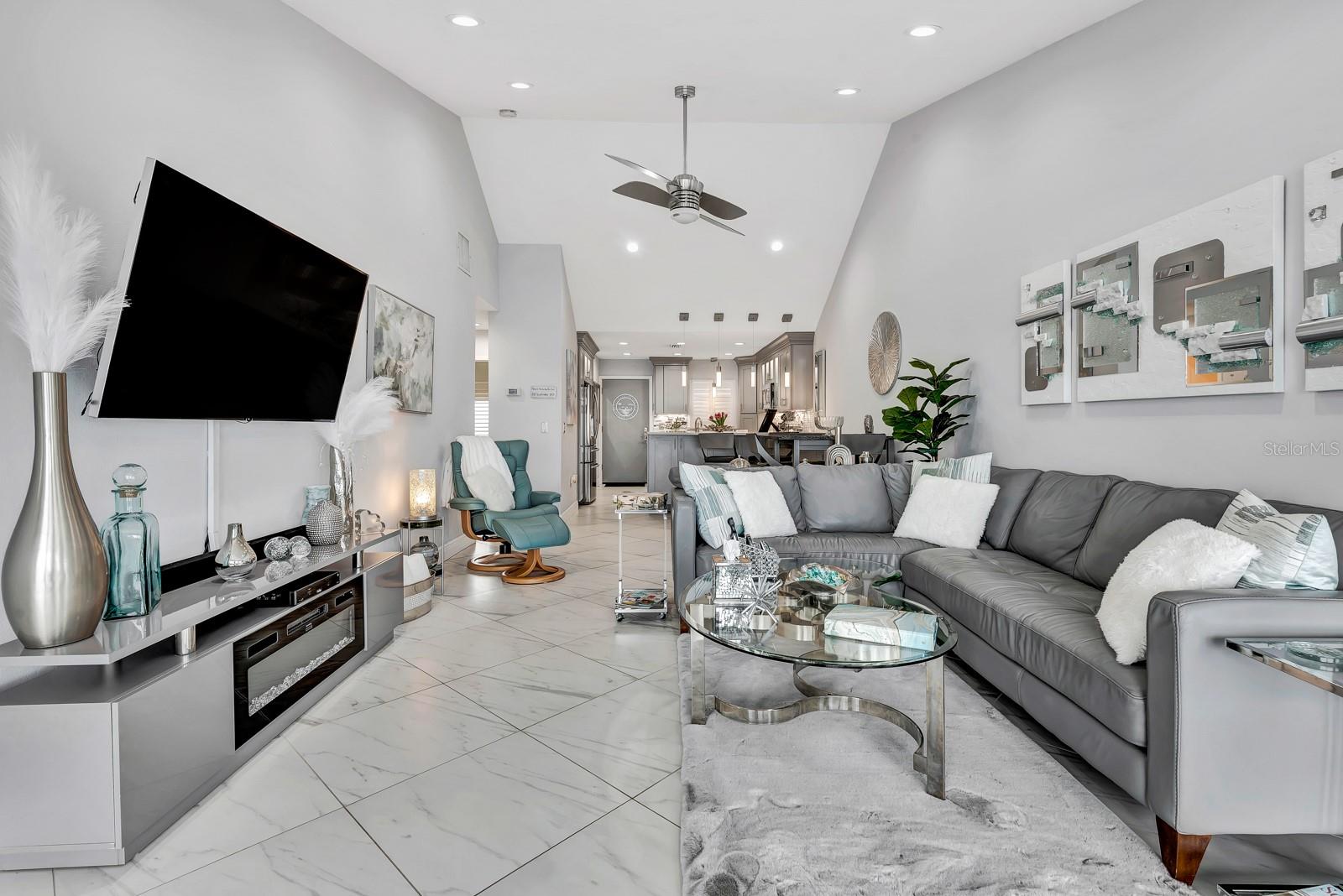 1602 STICKNEY POINT RD #404
