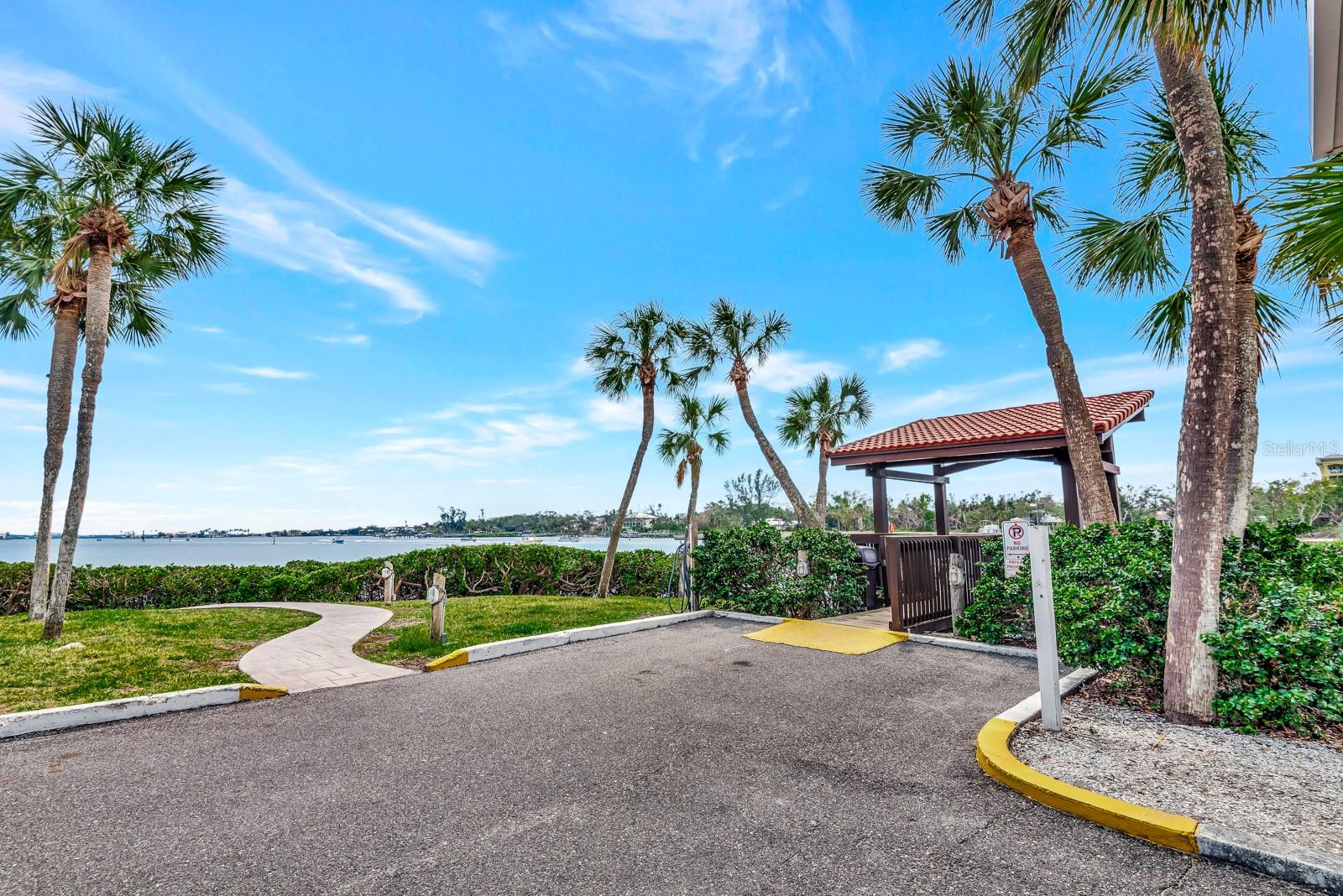 1602 STICKNEY POINT RD #404