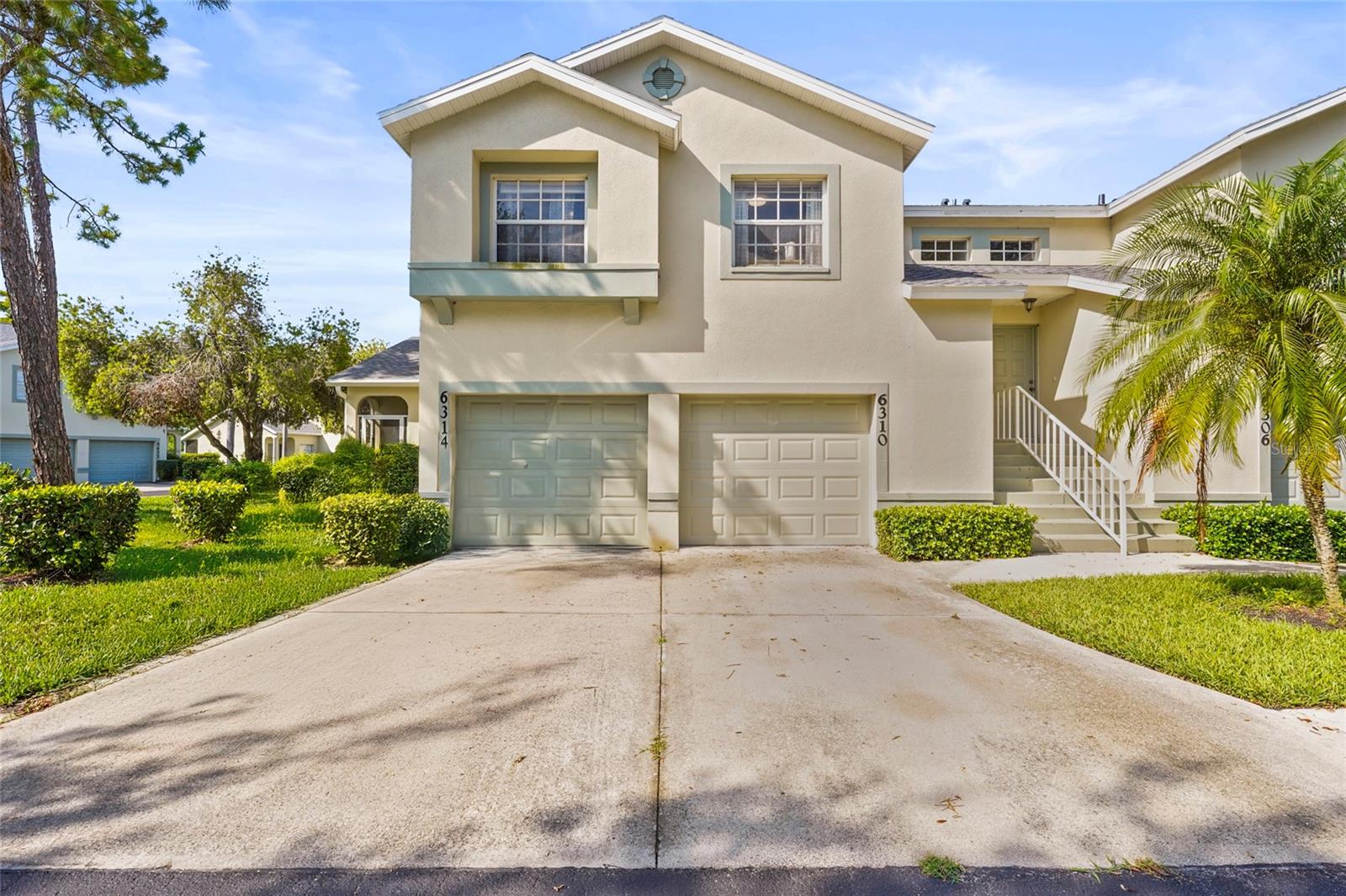 6310 GREEN OAK CIR