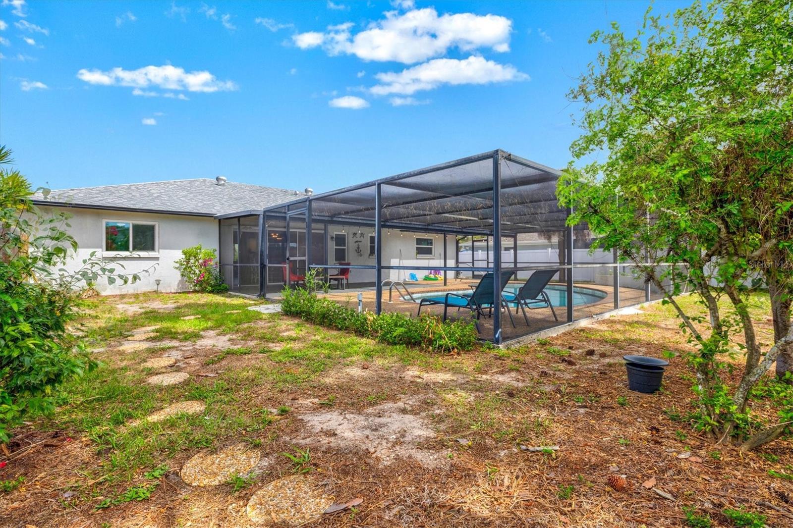 3310 SIESTA DR