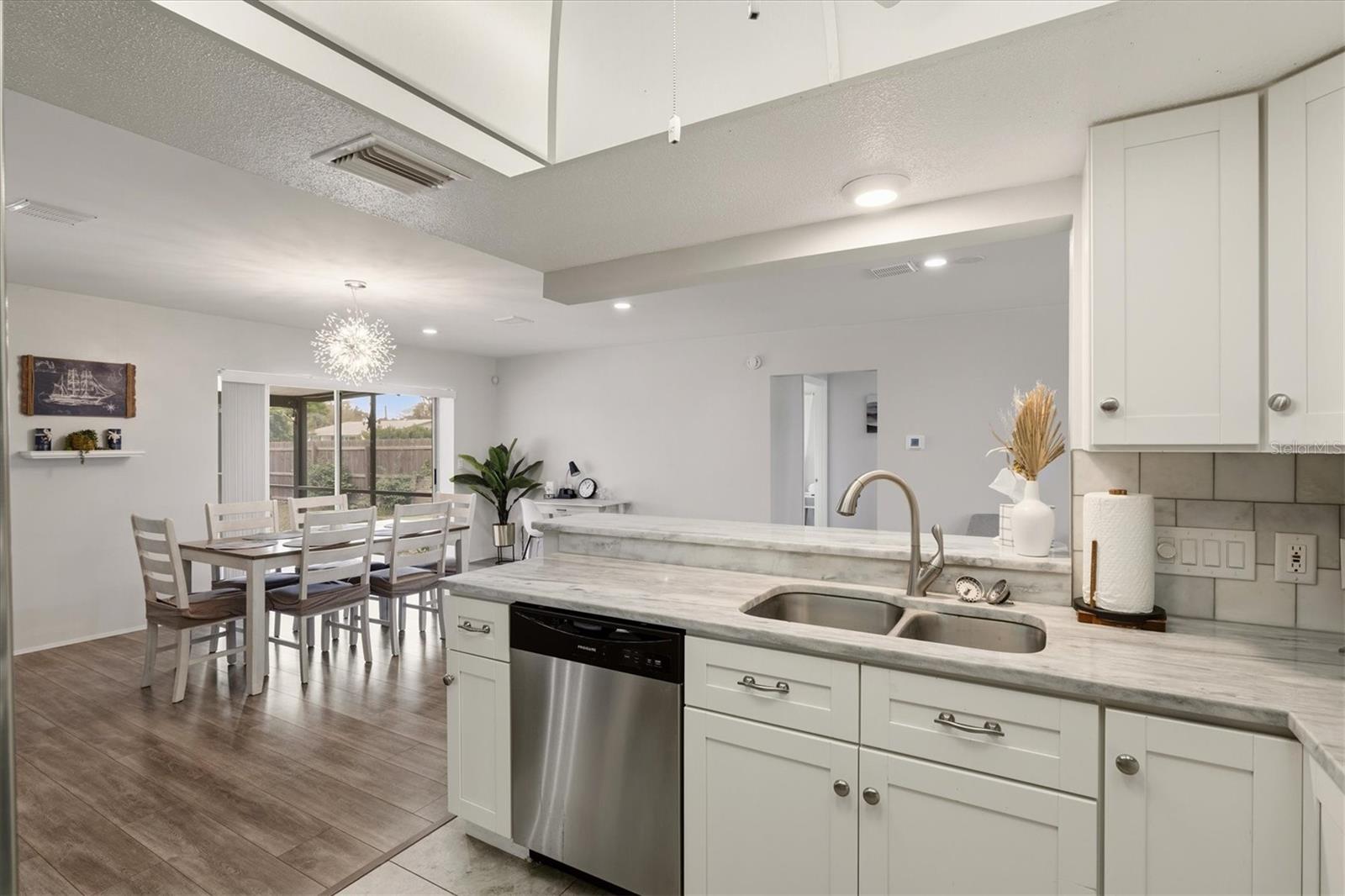 3310 SIESTA DR