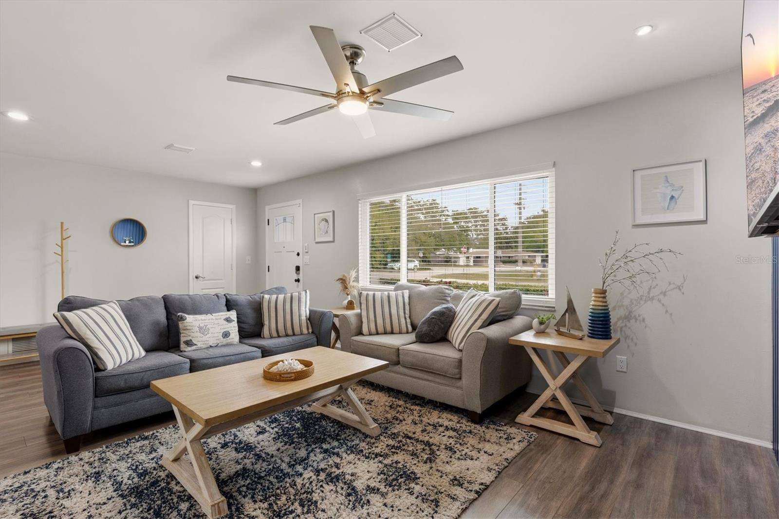 3310 SIESTA DR