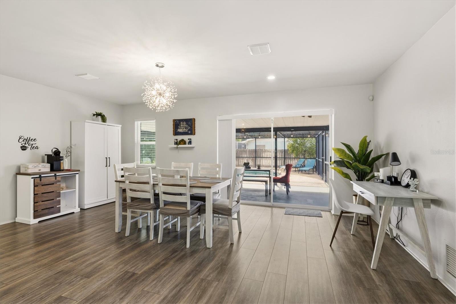 3310 SIESTA DR
