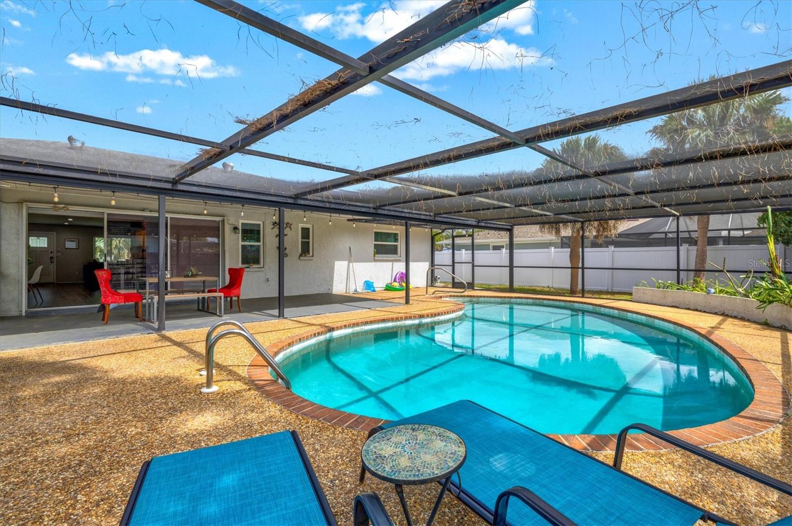 3310 SIESTA DR