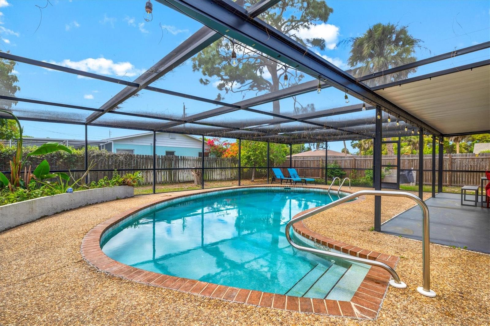 3310 SIESTA DR