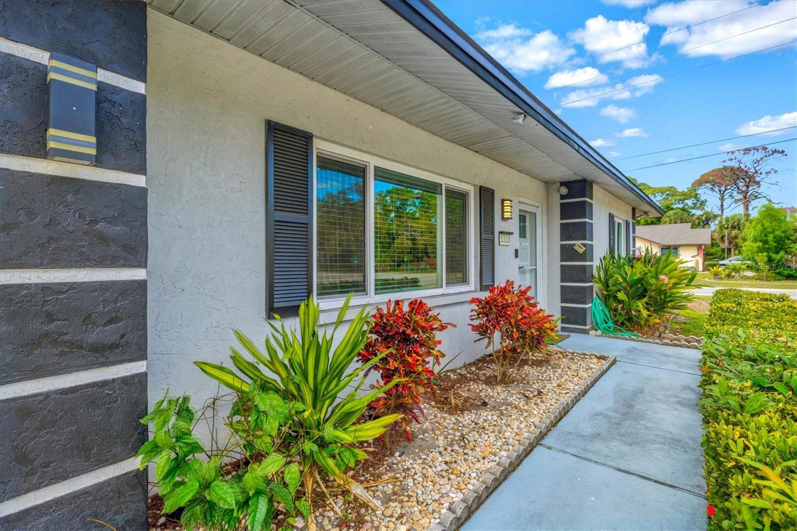 3310 SIESTA DR