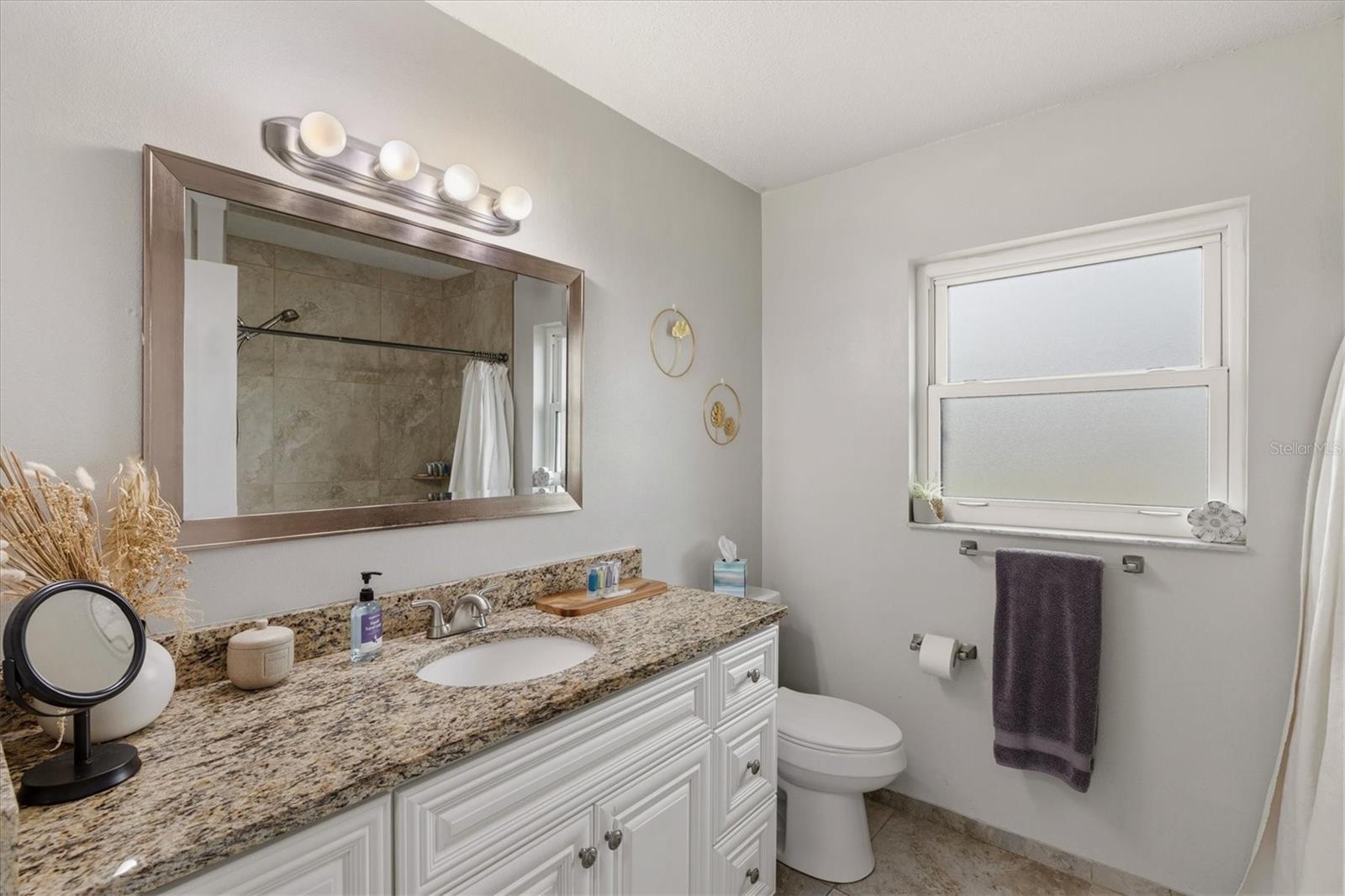 3310 SIESTA DR