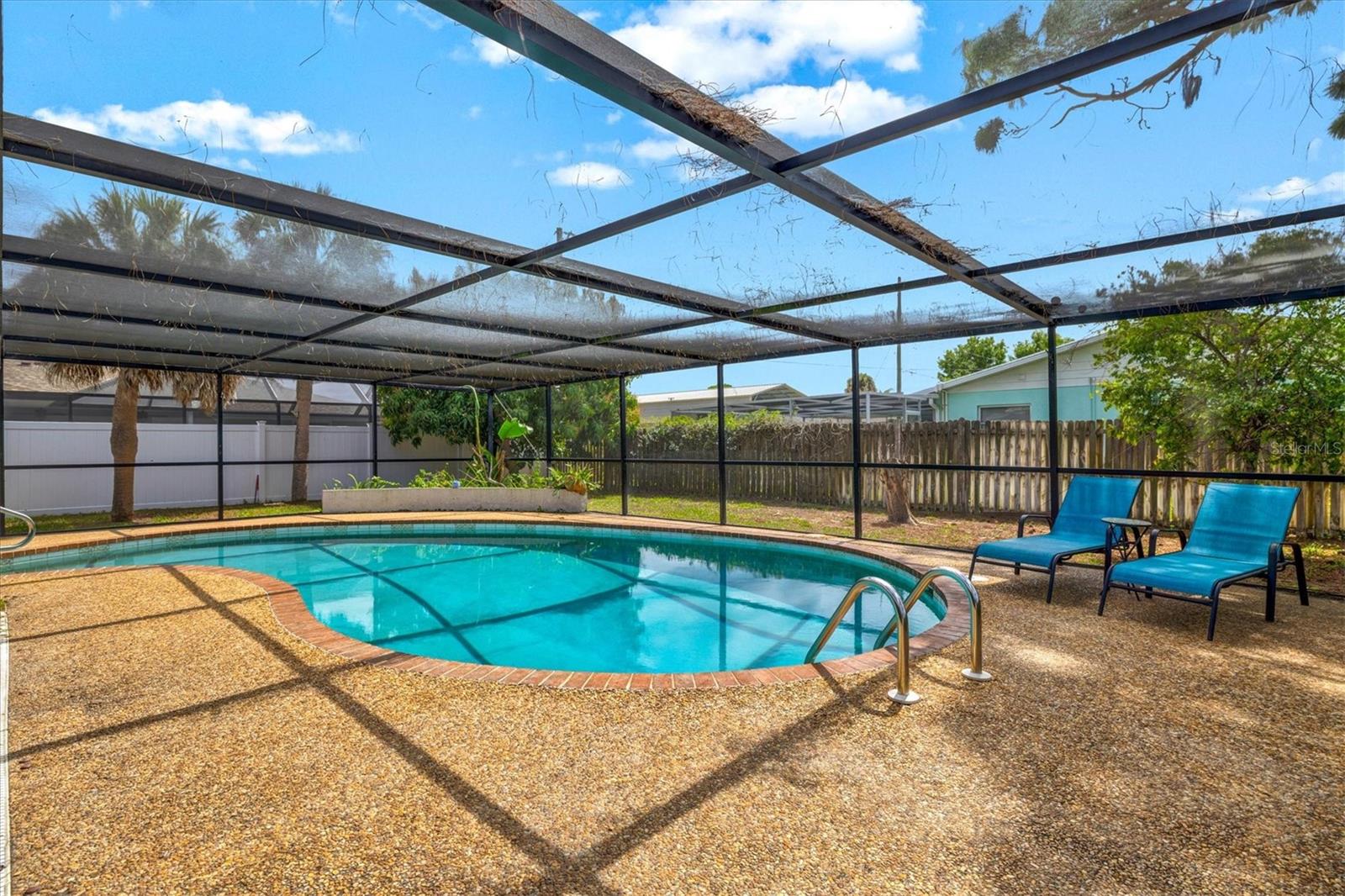 3310 SIESTA DR