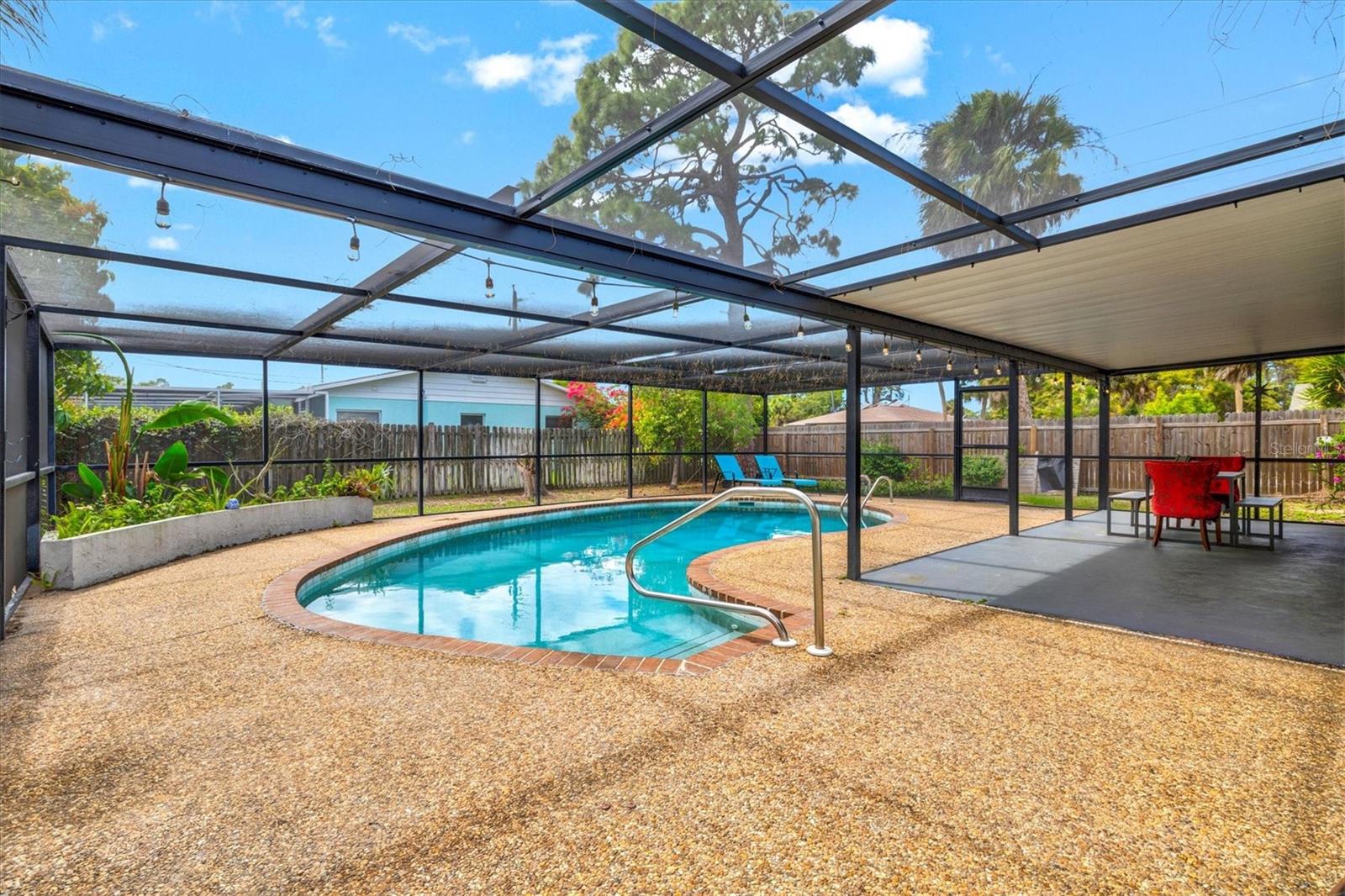 3310 SIESTA DR