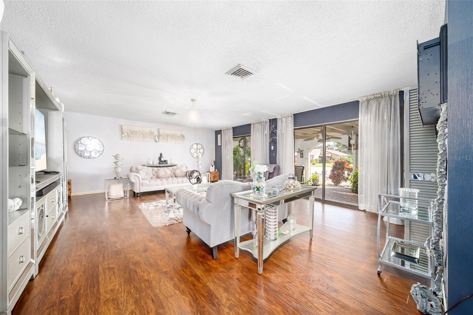 7236 LAS CASAS DR