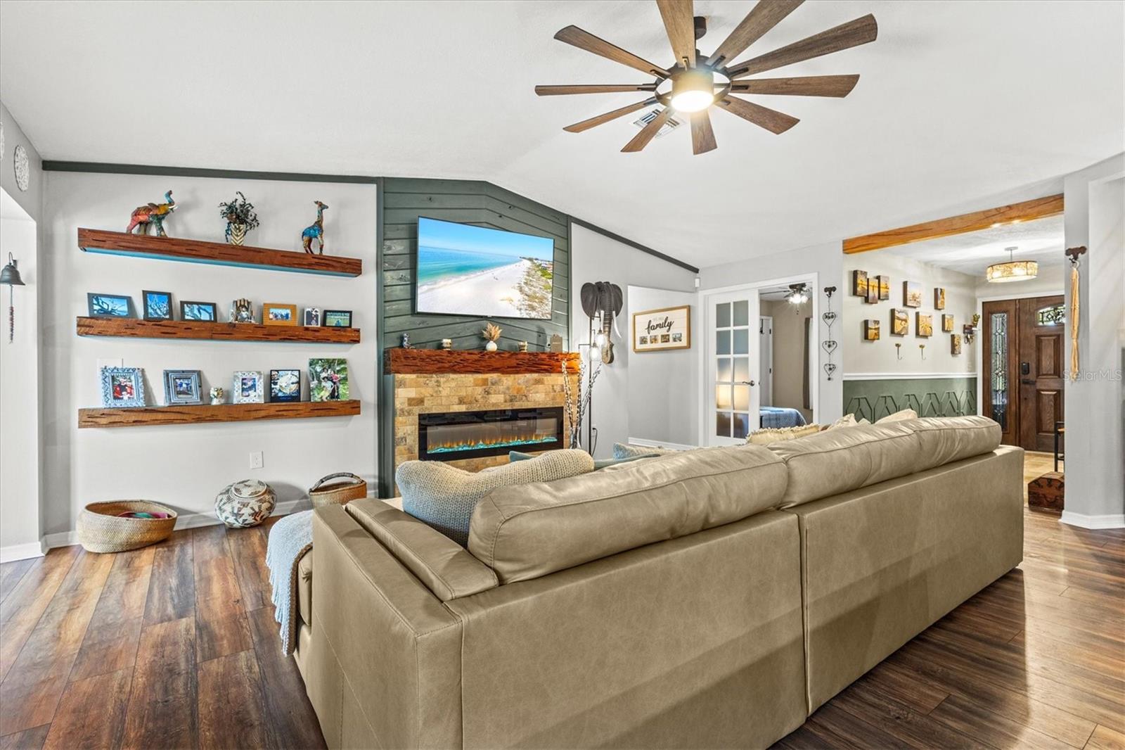 4250 KING RICHARD LN