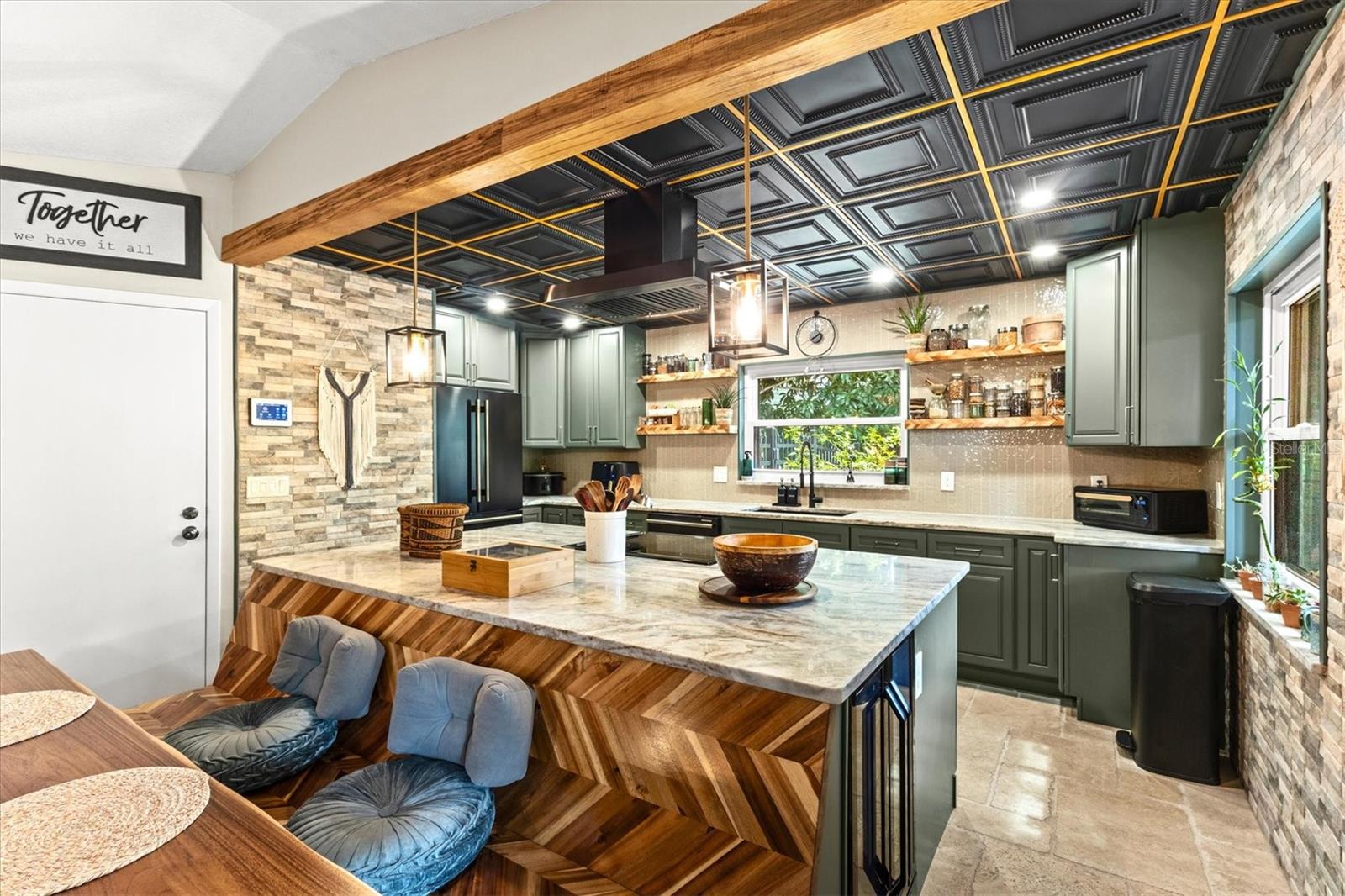 4250 KING RICHARD LN