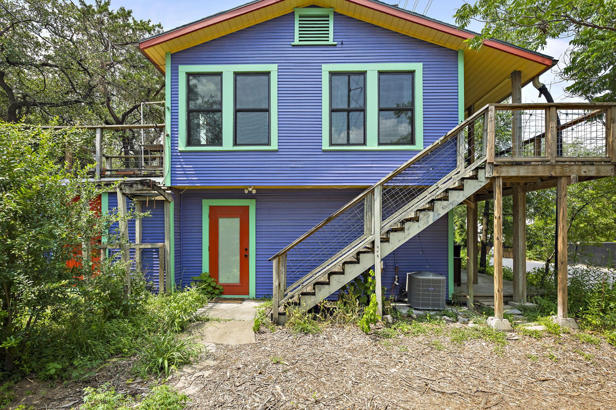 914 James ST