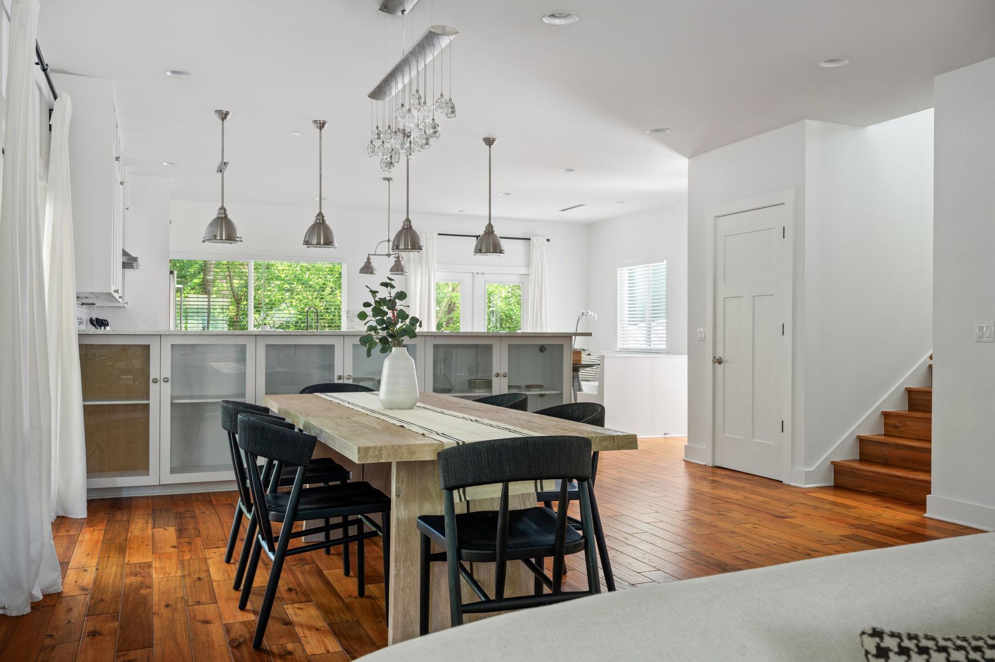 2413 Sharon LN