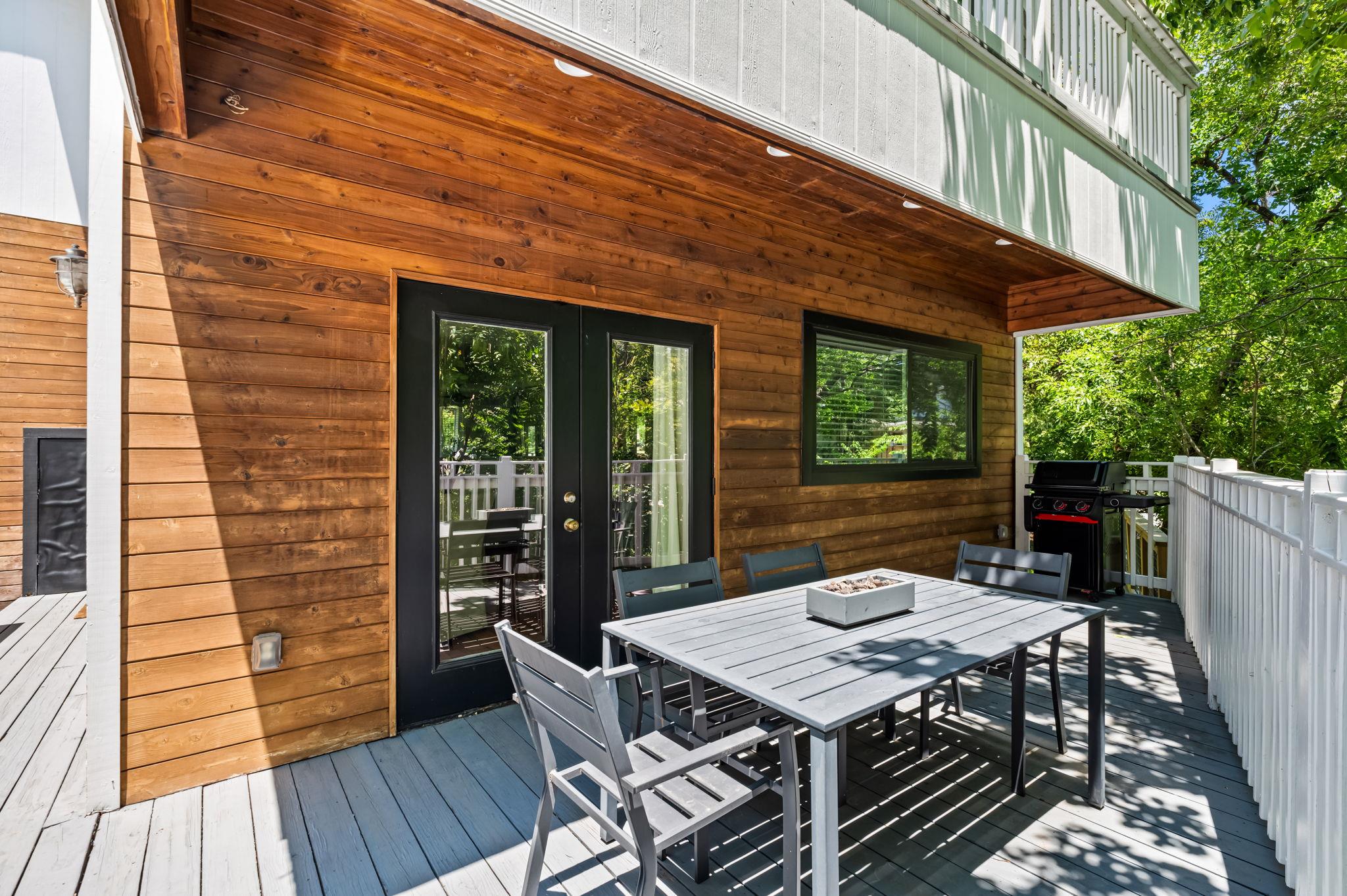 2413 Sharon LN