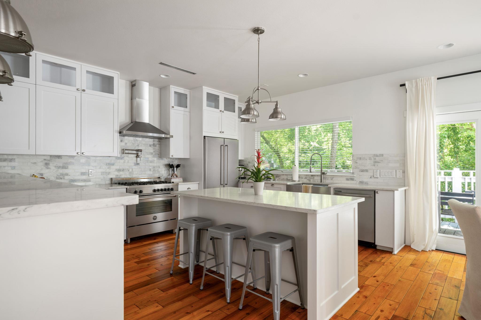 2413 Sharon LN
