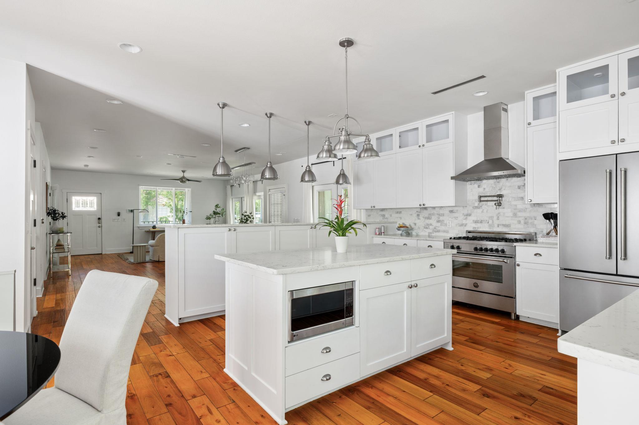 2413 Sharon LN