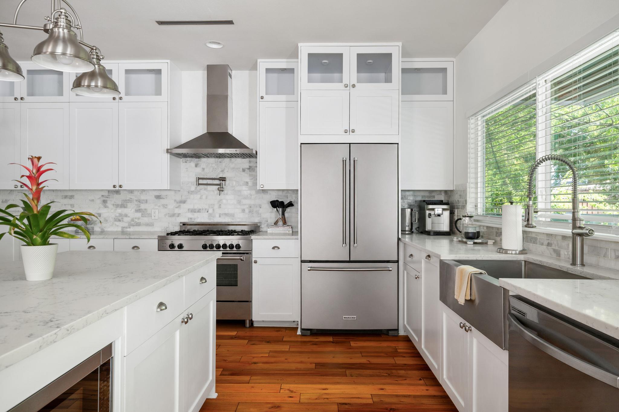 2413 Sharon LN