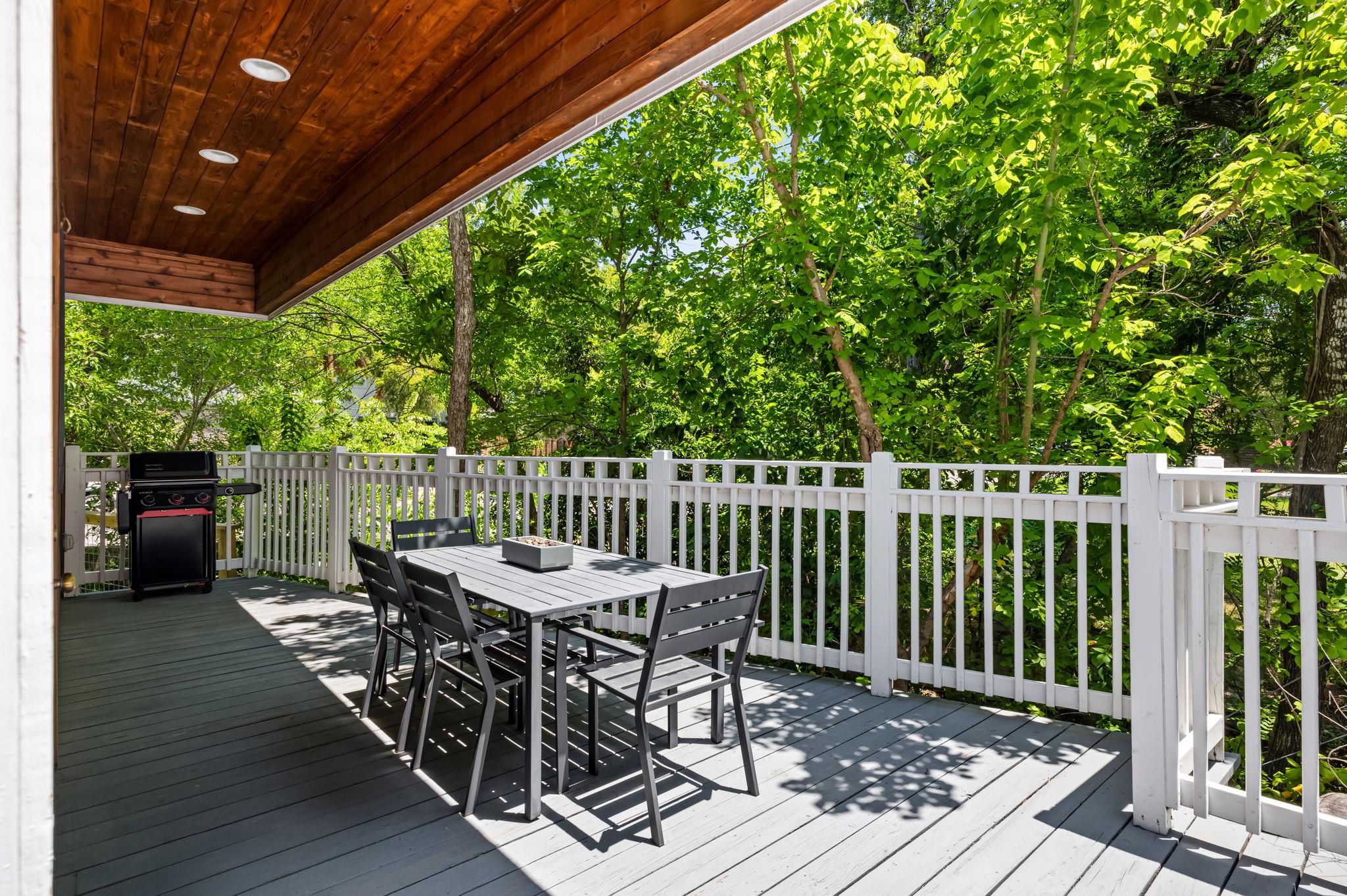 2413 Sharon LN
