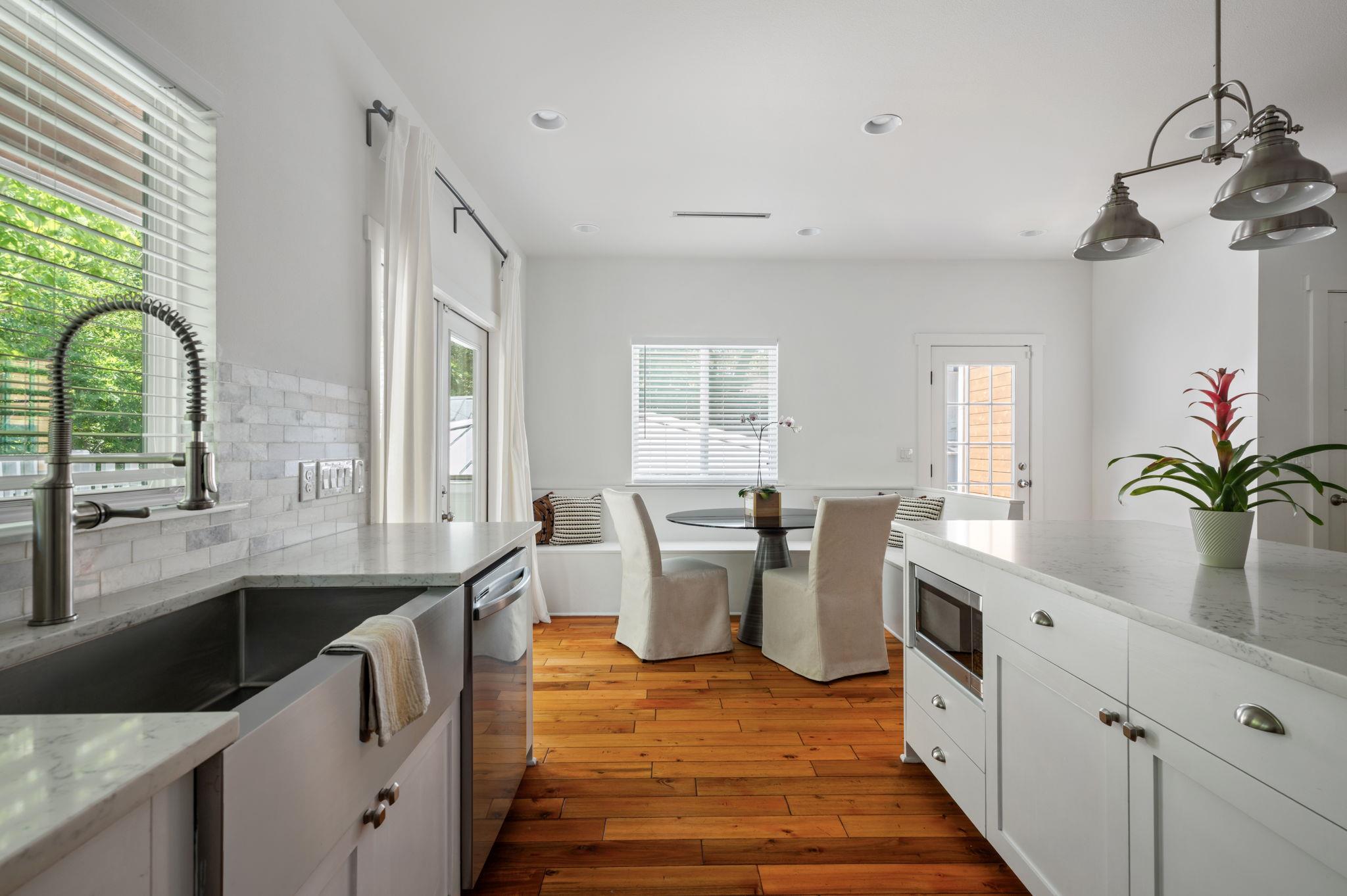 2413 Sharon LN