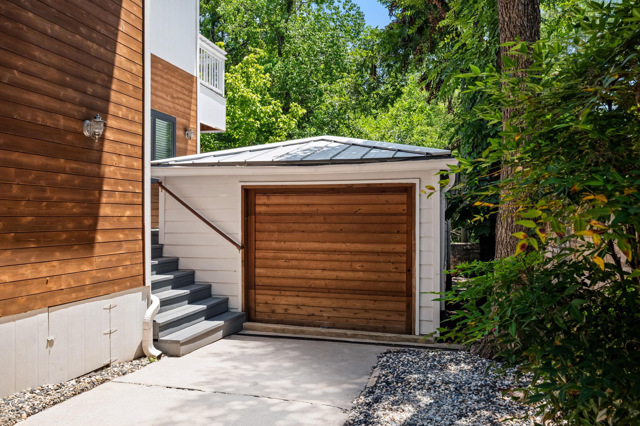 2413 Sharon LN
