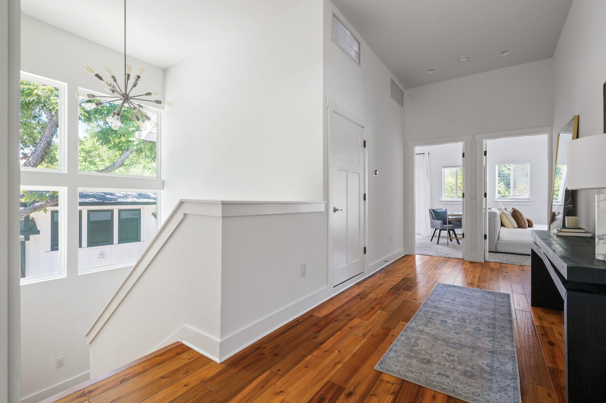 2413 Sharon LN