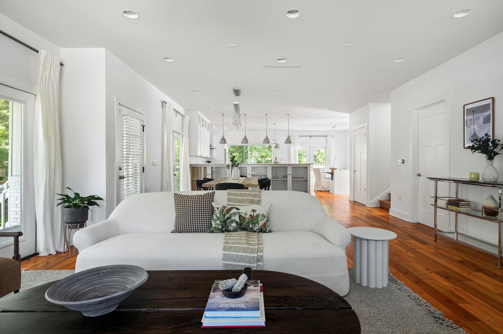 2413 Sharon LN