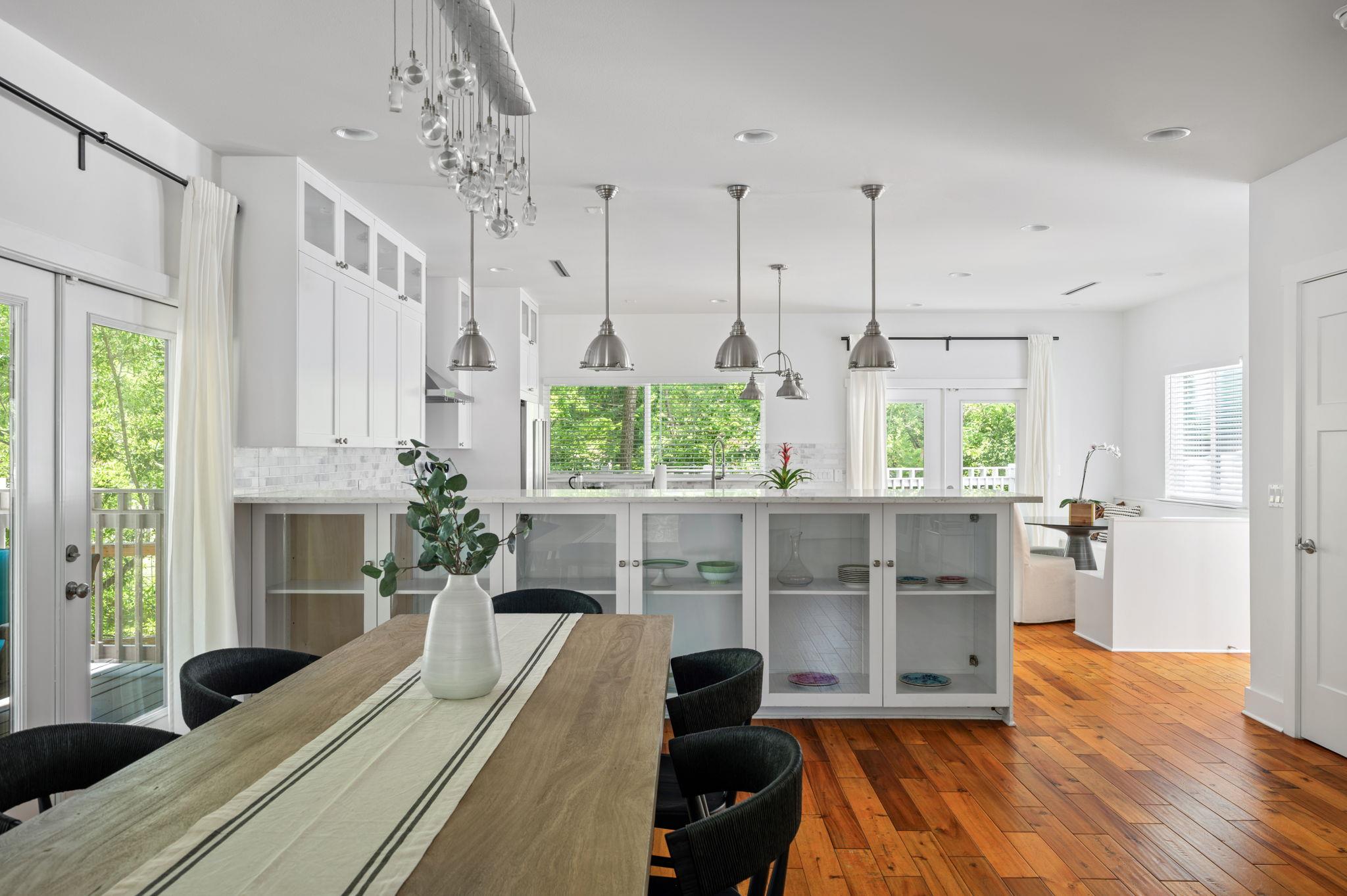 2413 Sharon LN