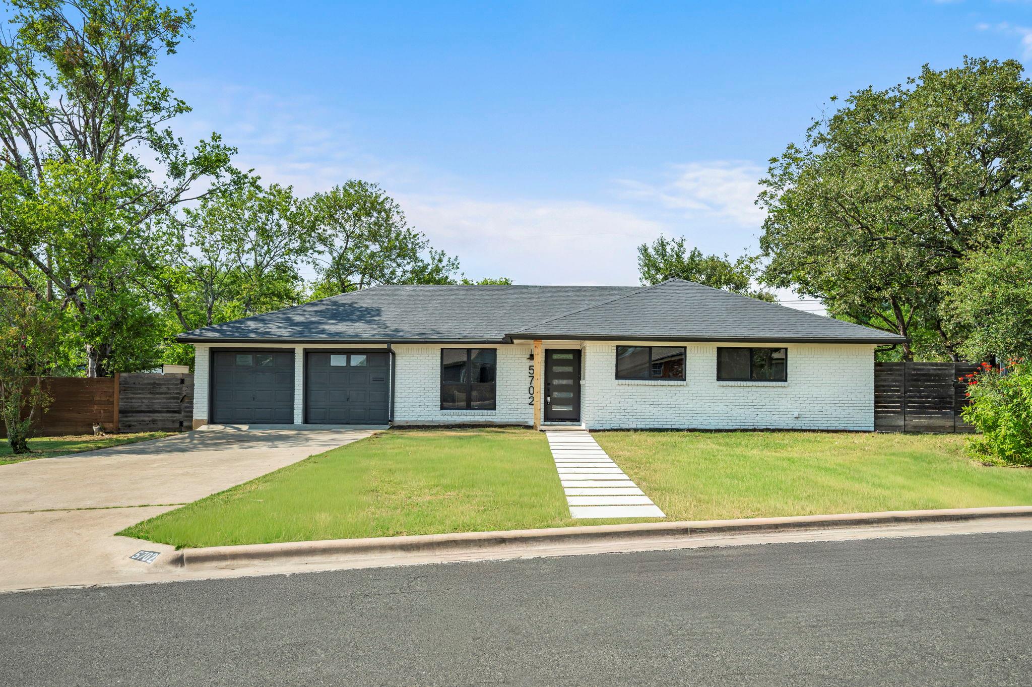 5702 Sutherlin RD