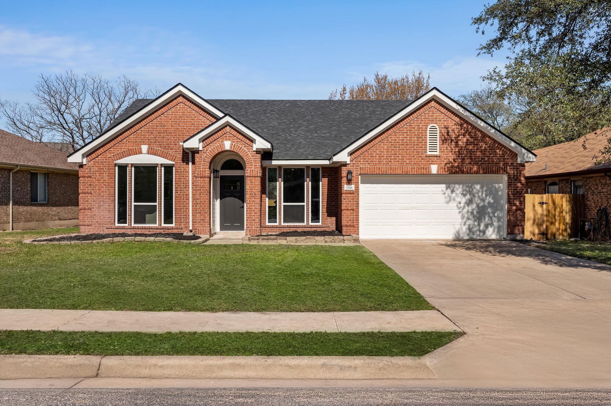 1516 Natural Bridge LN