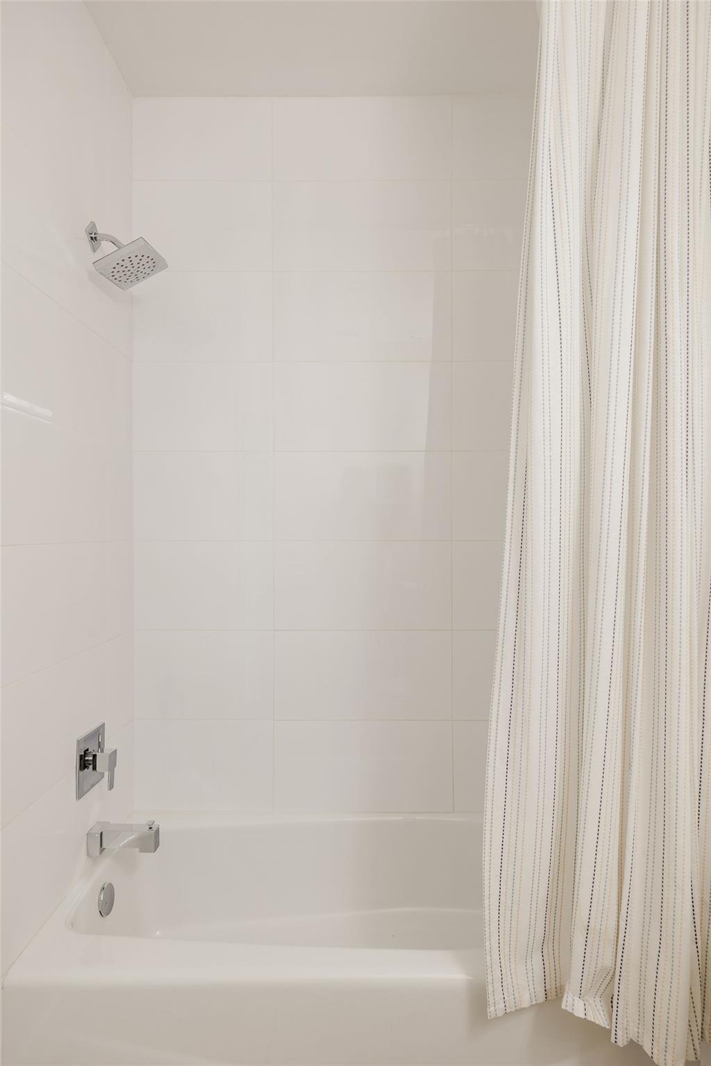 1601 Alameda DR