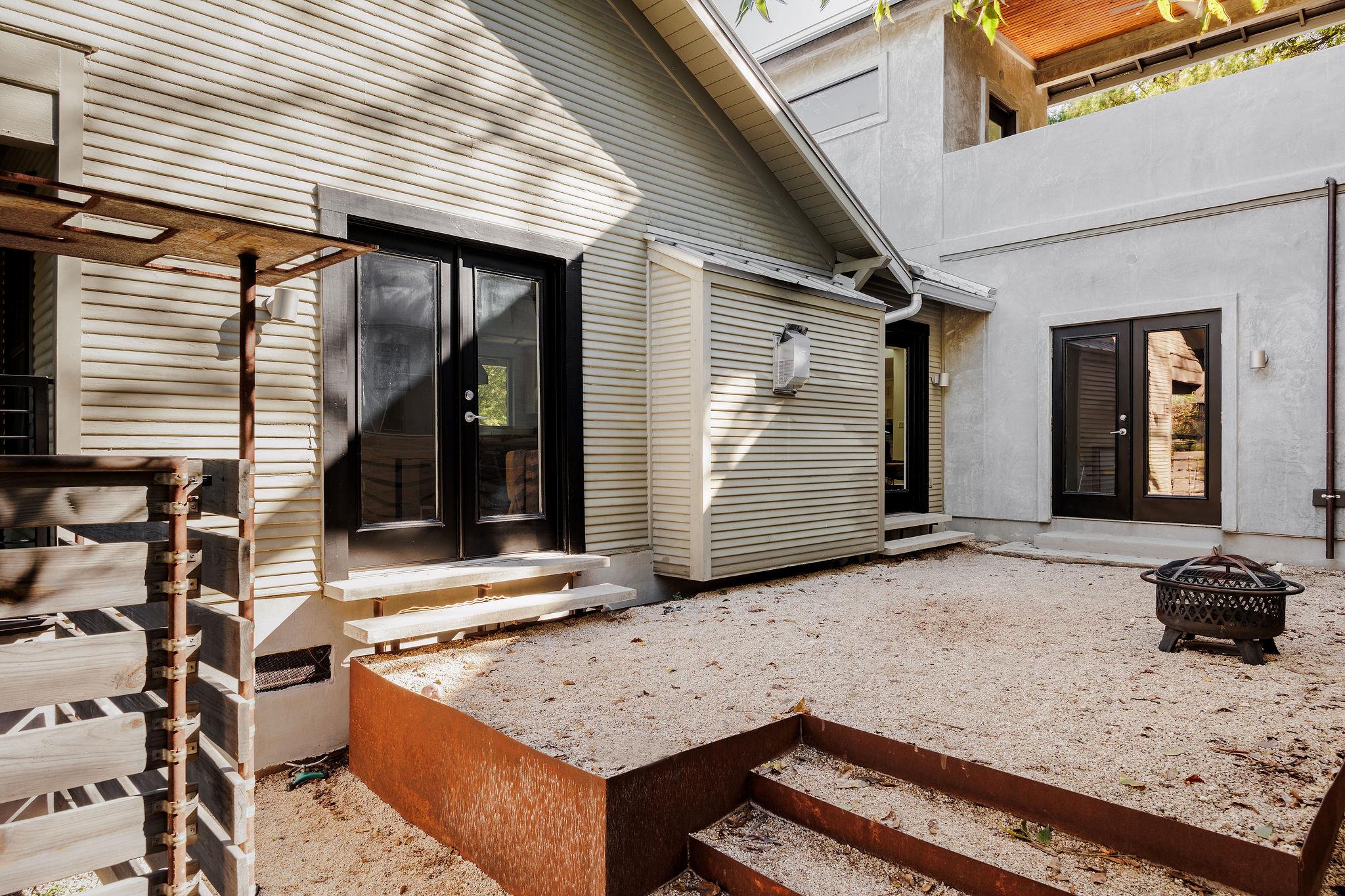 1601 Alameda DR