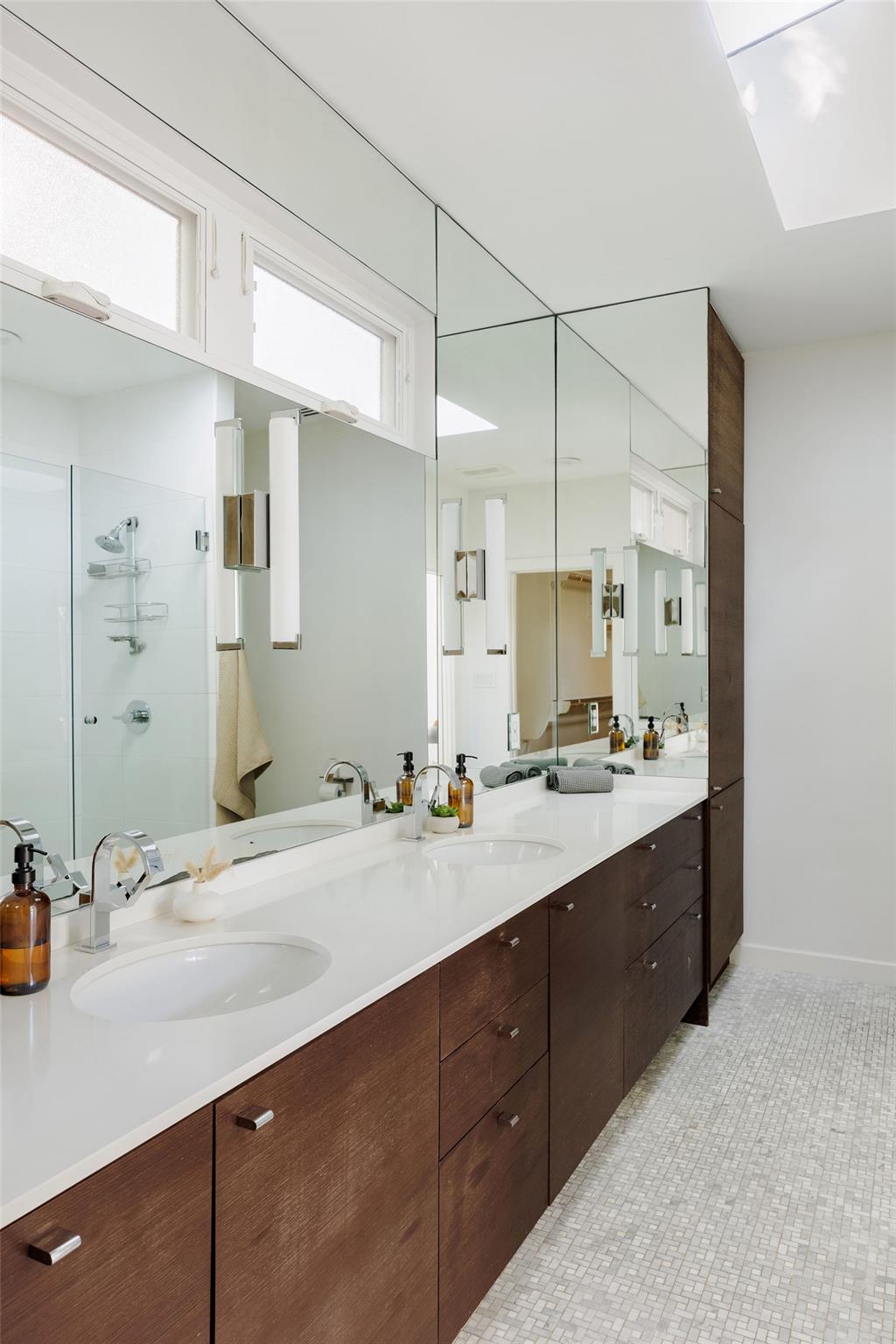 1601 Alameda DR