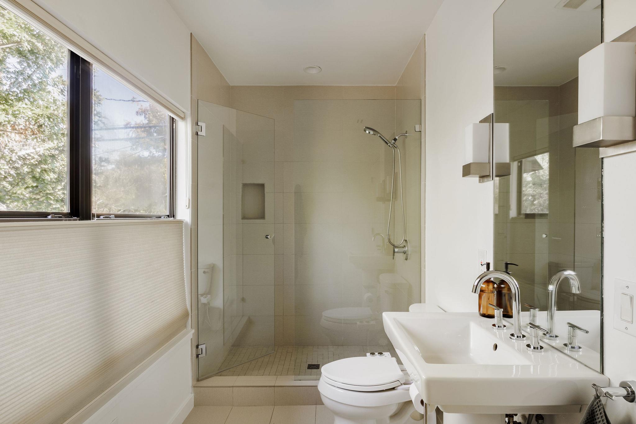 1601 Alameda DR