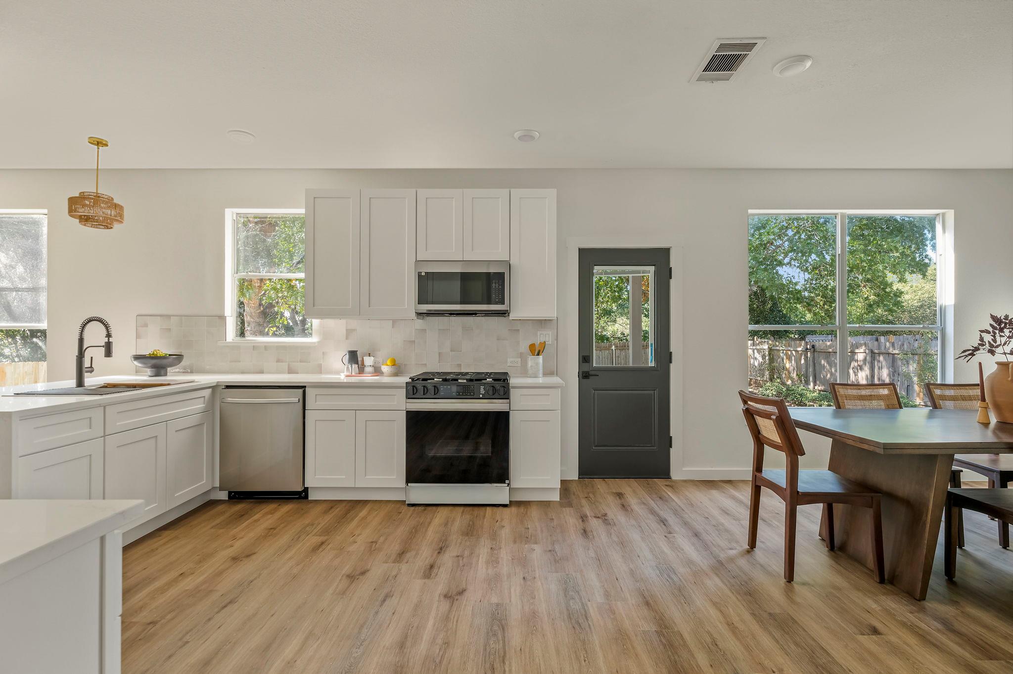 323 Ranier LN, Round Rock