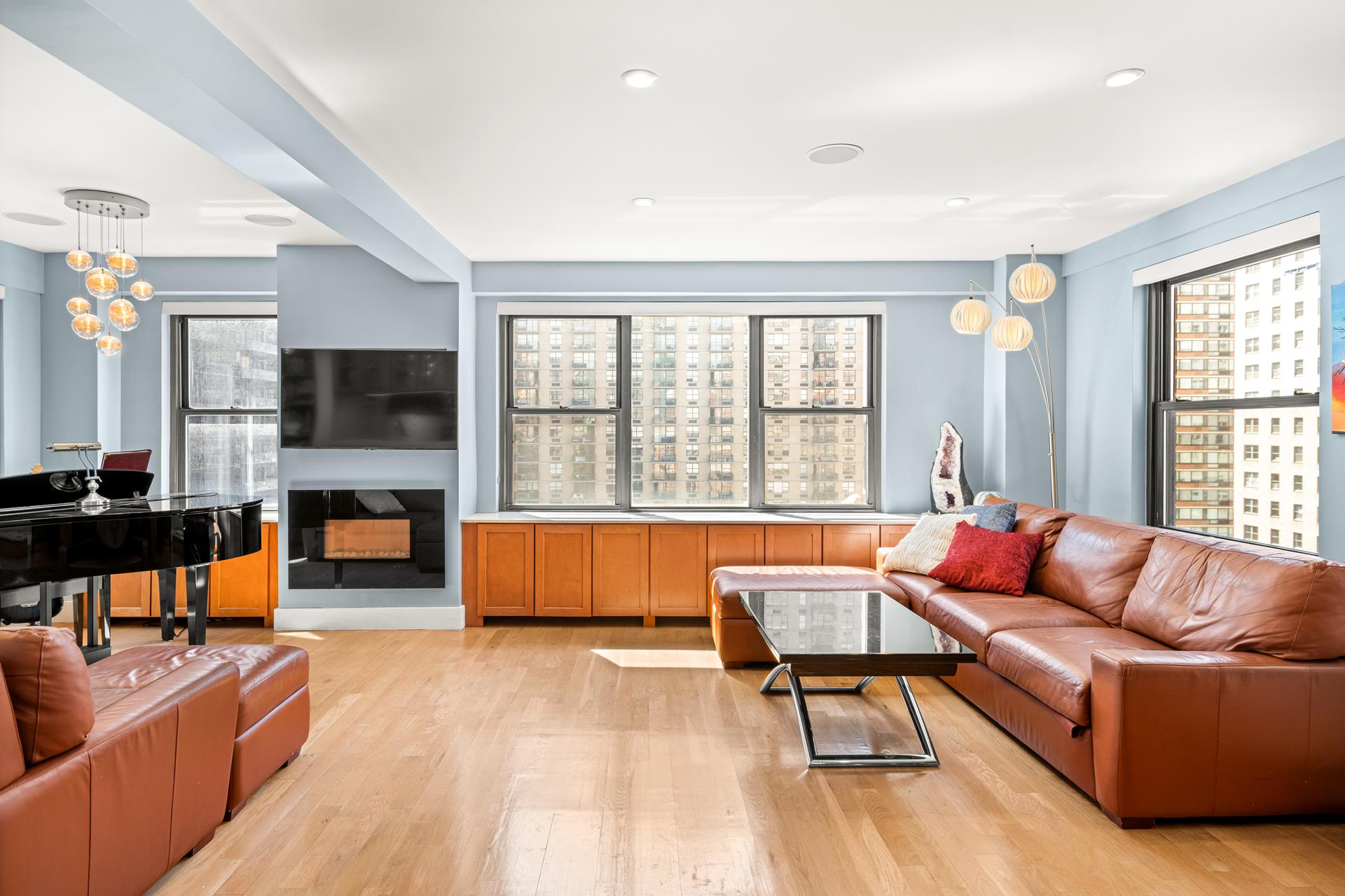 2 TUDOR CITY Place 15ES