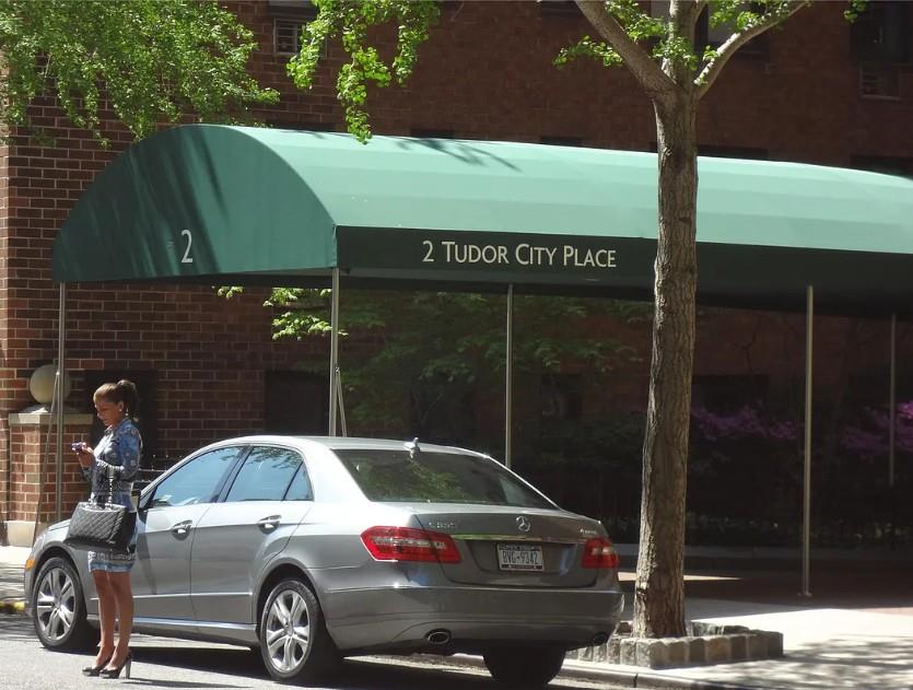 2 TUDOR CITY Place 9OS