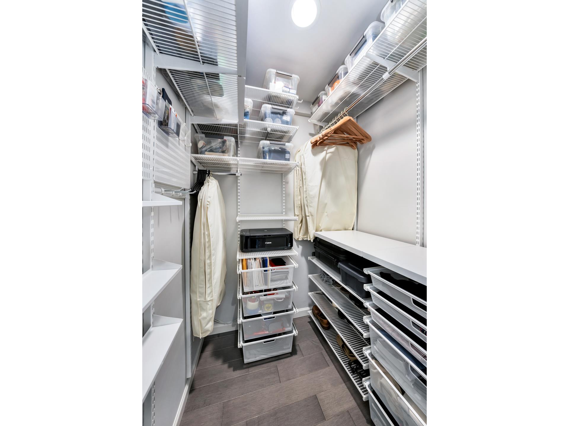 2 TUDOR CITY Place 9OS