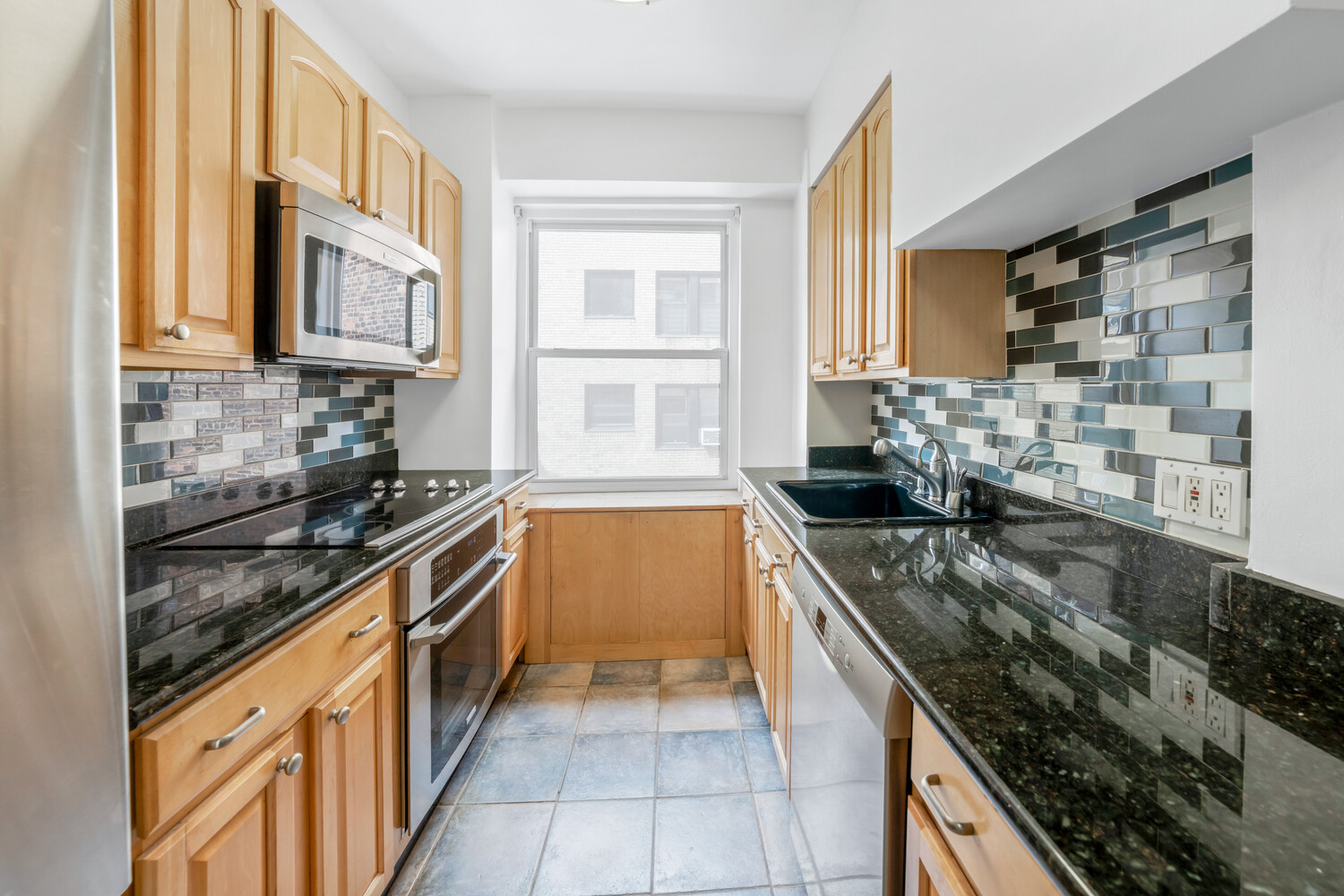 2 TUDOR CITY Place 8GN