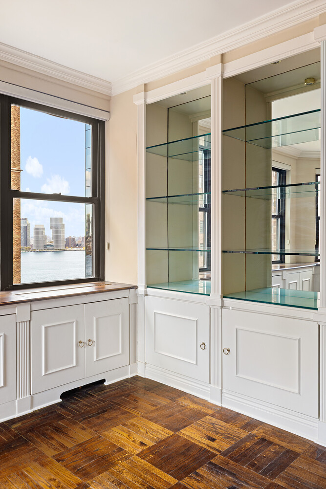 2 TUDOR CITY Place 14BS