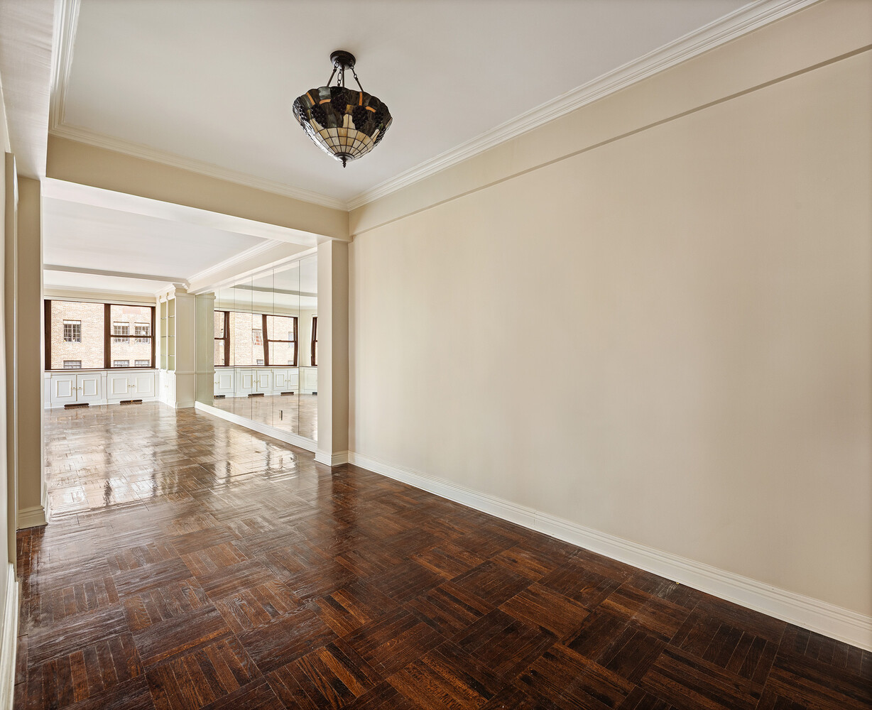 2 TUDOR CITY Place 14BS